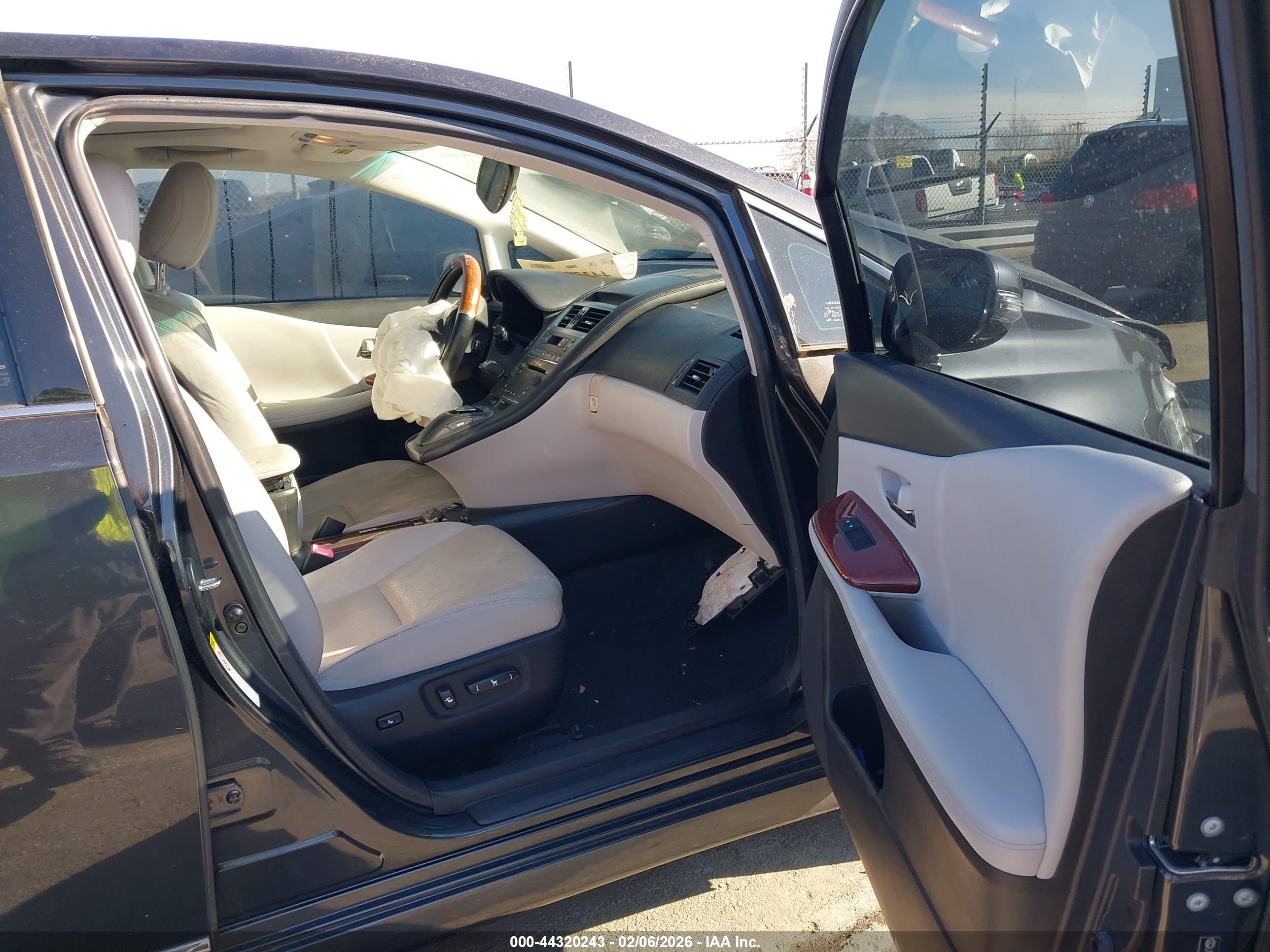 LEXUS HS image 5