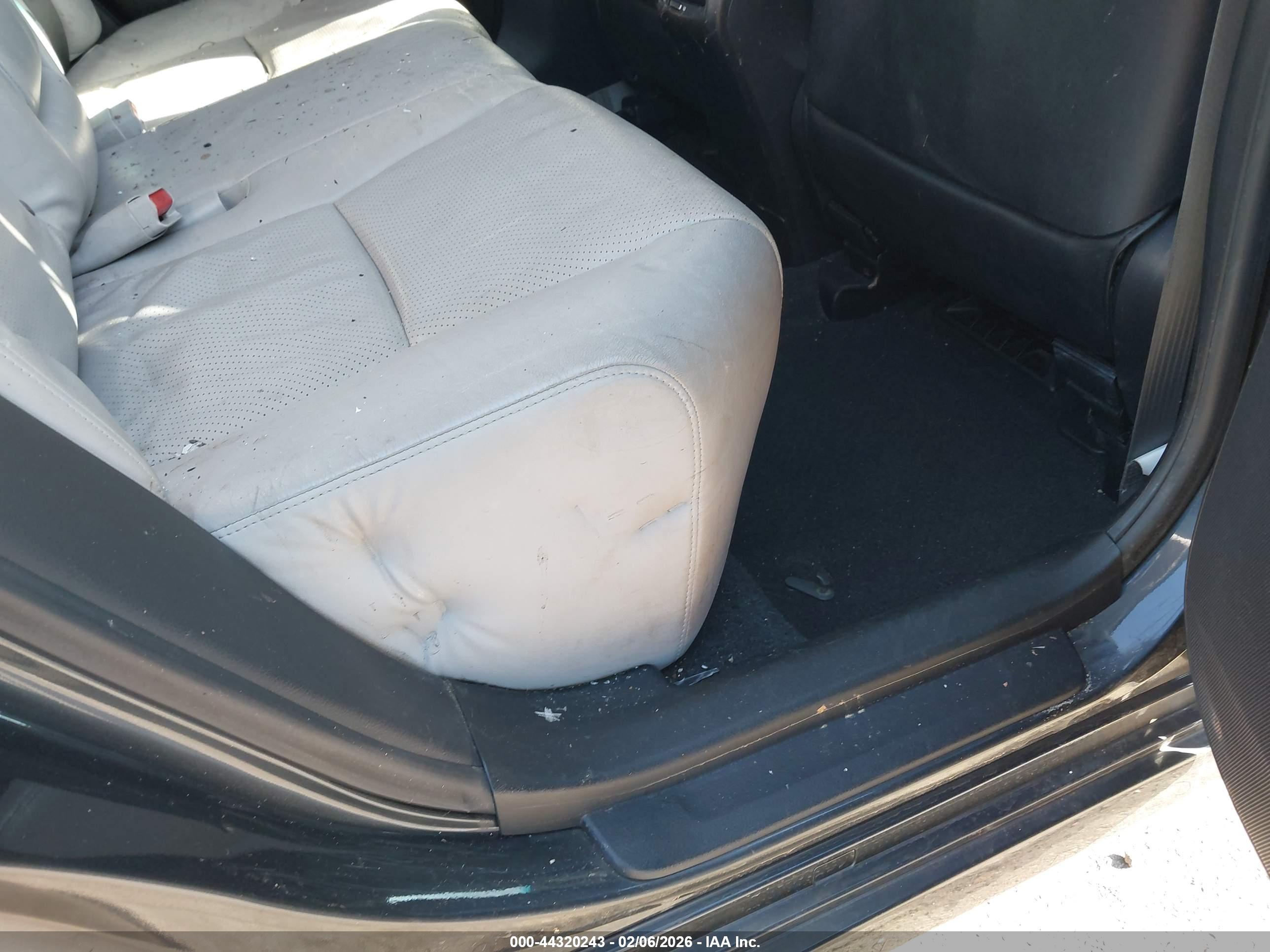 LEXUS HS image 8