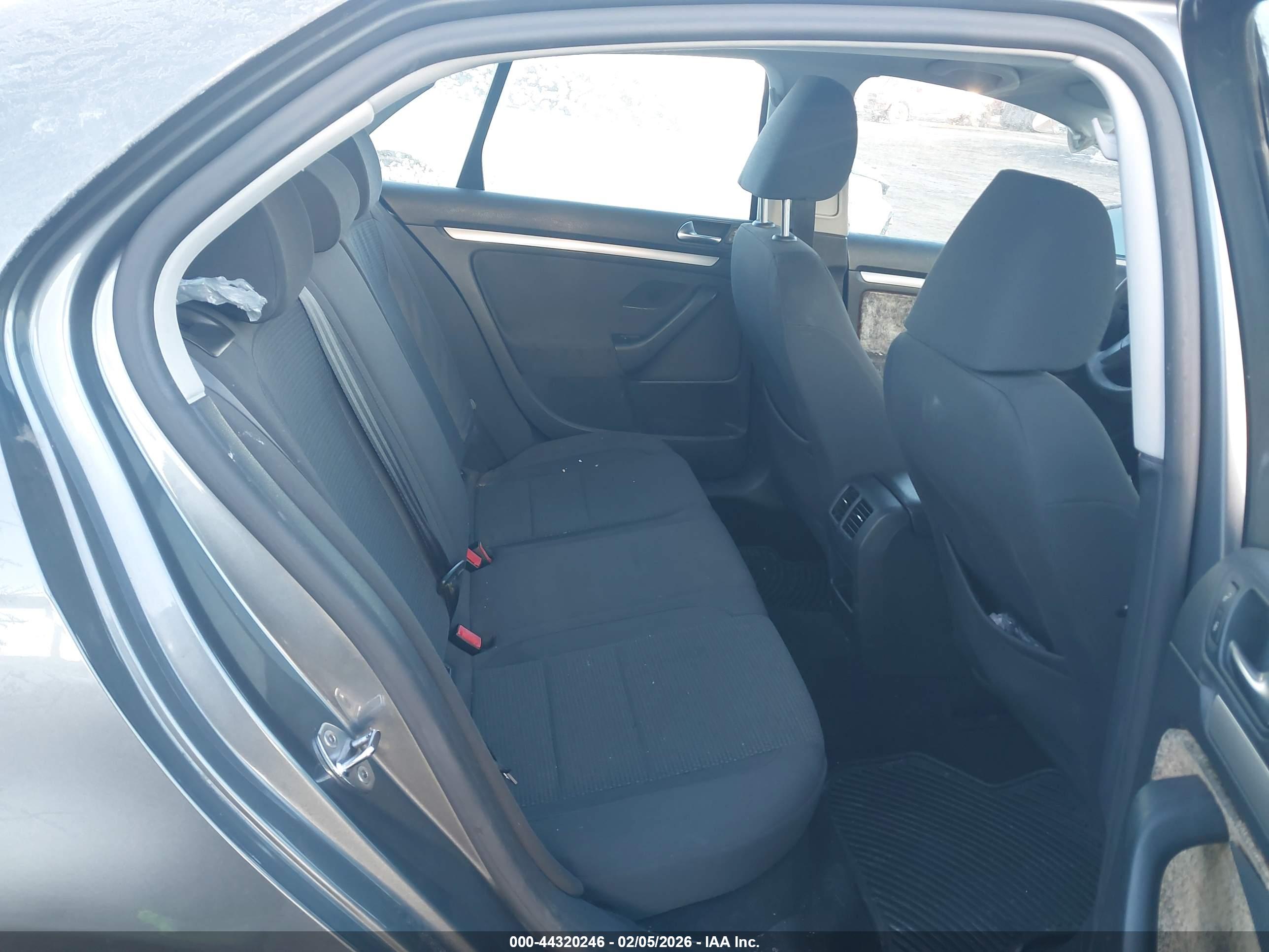 VOLKSWAGEN JETTA image 8