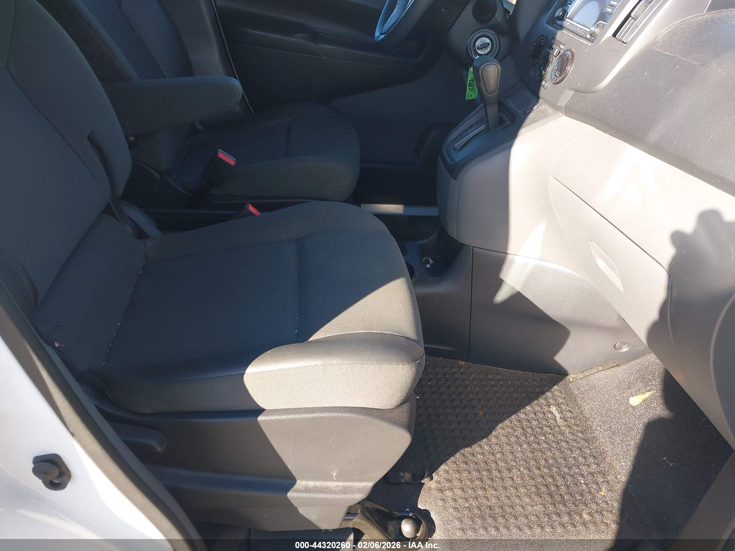 NISSAN NV200 image 5