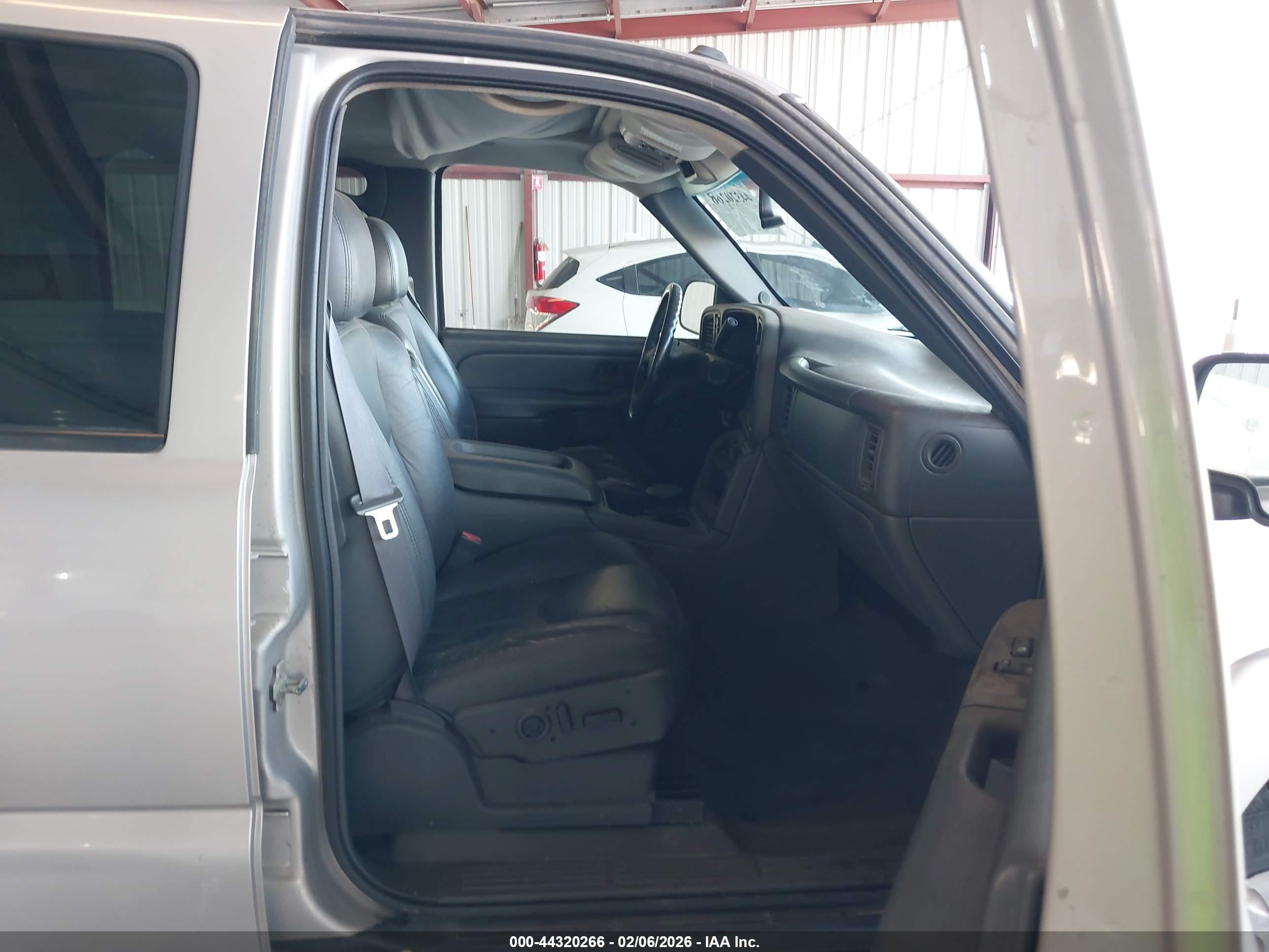 CHEVROLET AVALANCHE image 5
