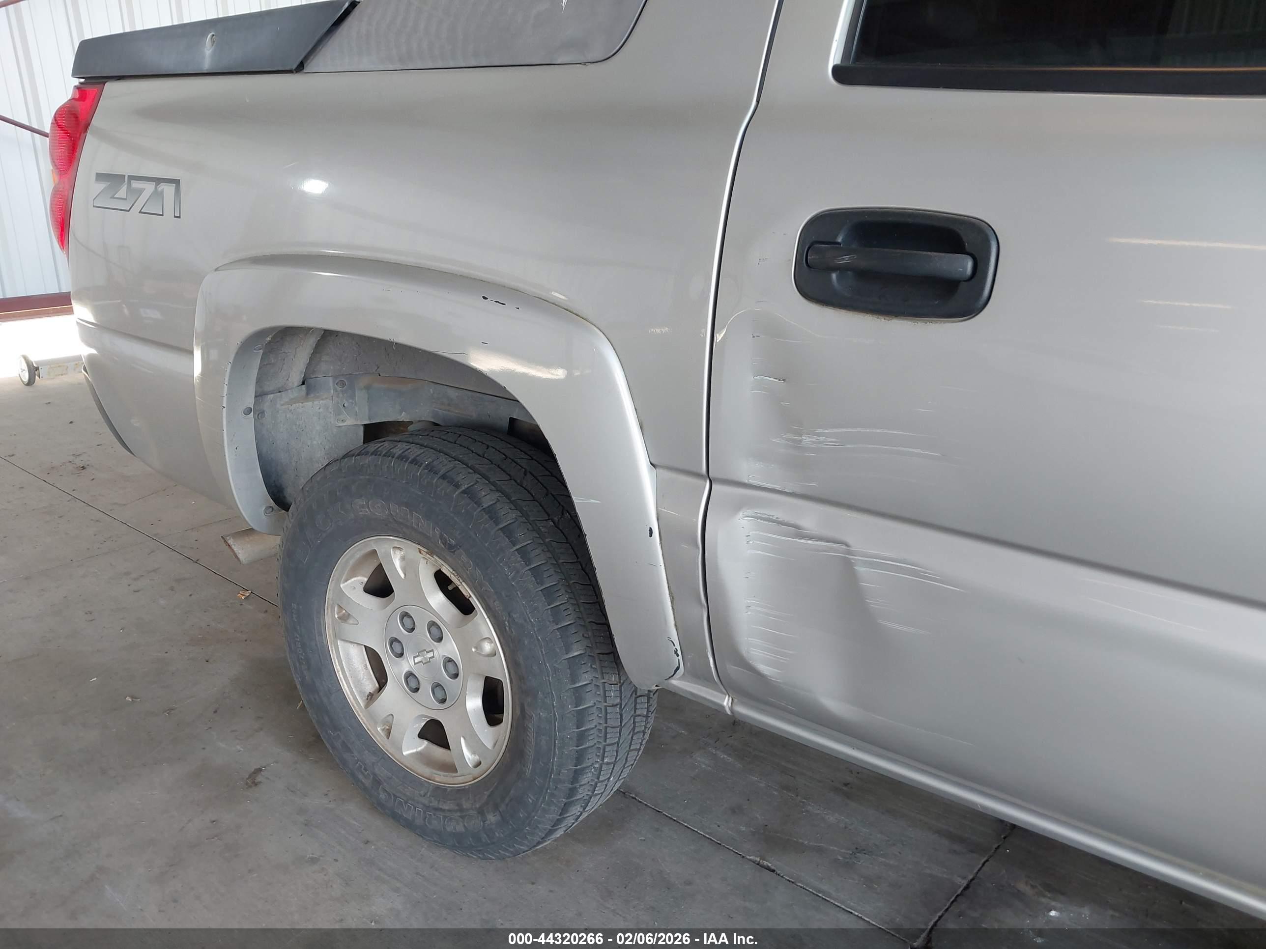 CHEVROLET AVALANCHE image 6