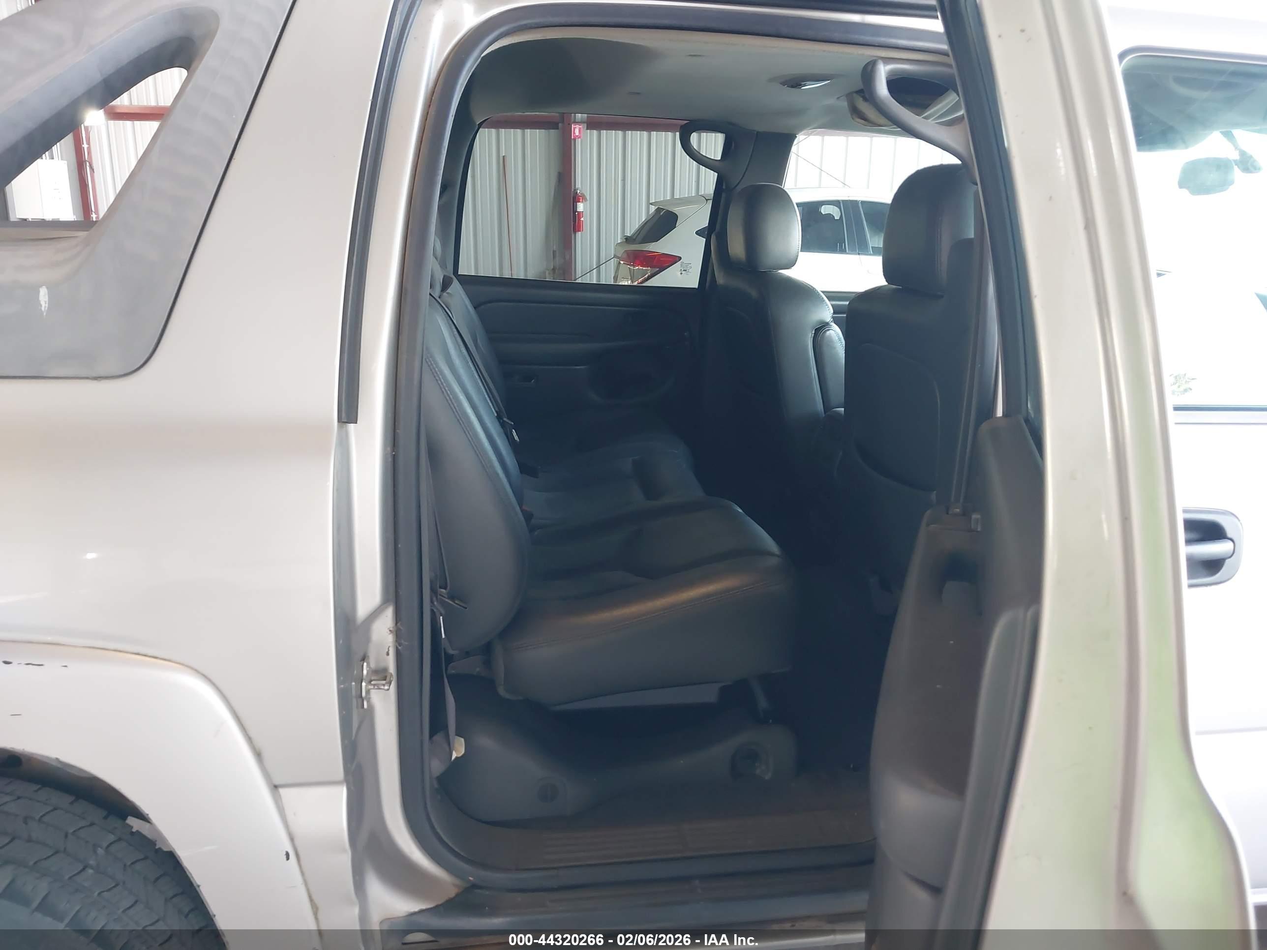 CHEVROLET AVALANCHE image 8