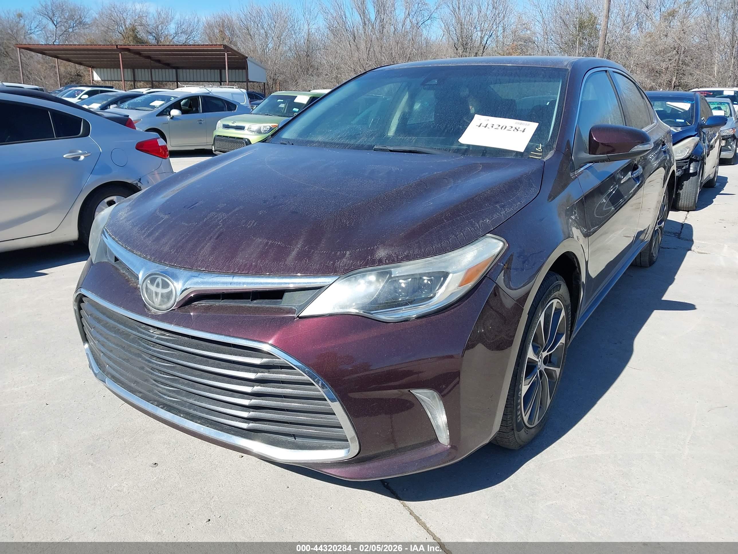 TOYOTA AVALON image 2