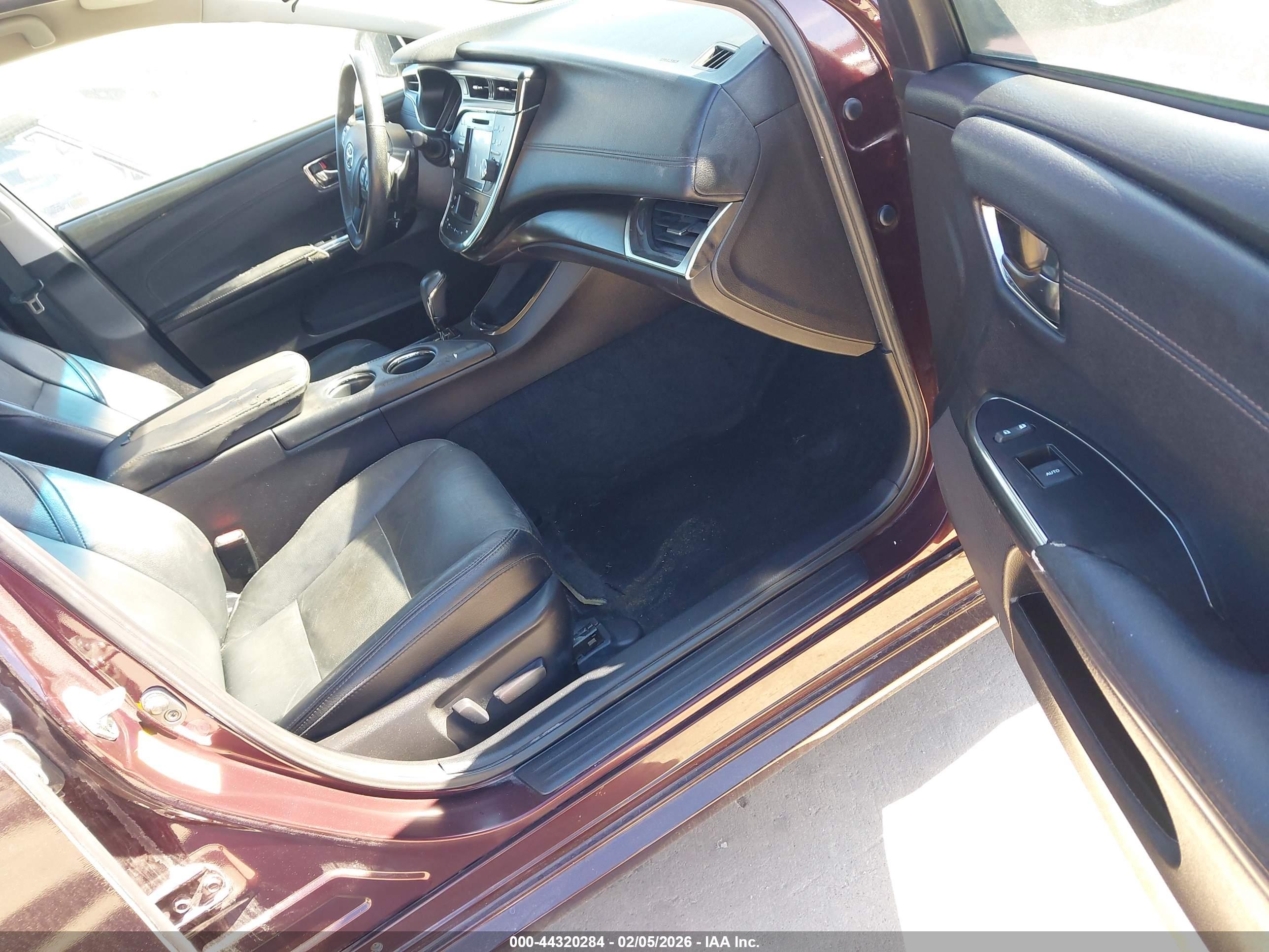TOYOTA AVALON image 5