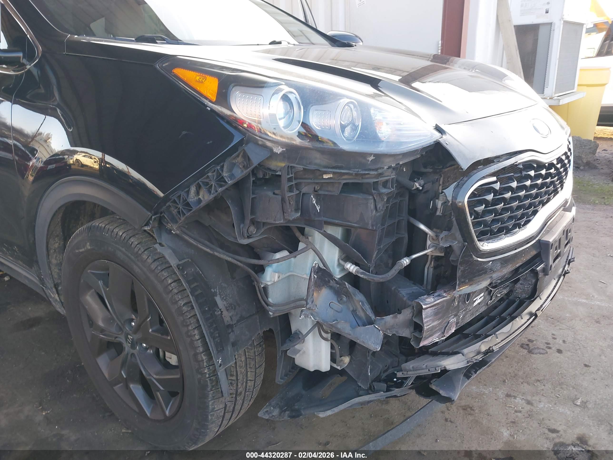 KIA SPORTAGE image 6