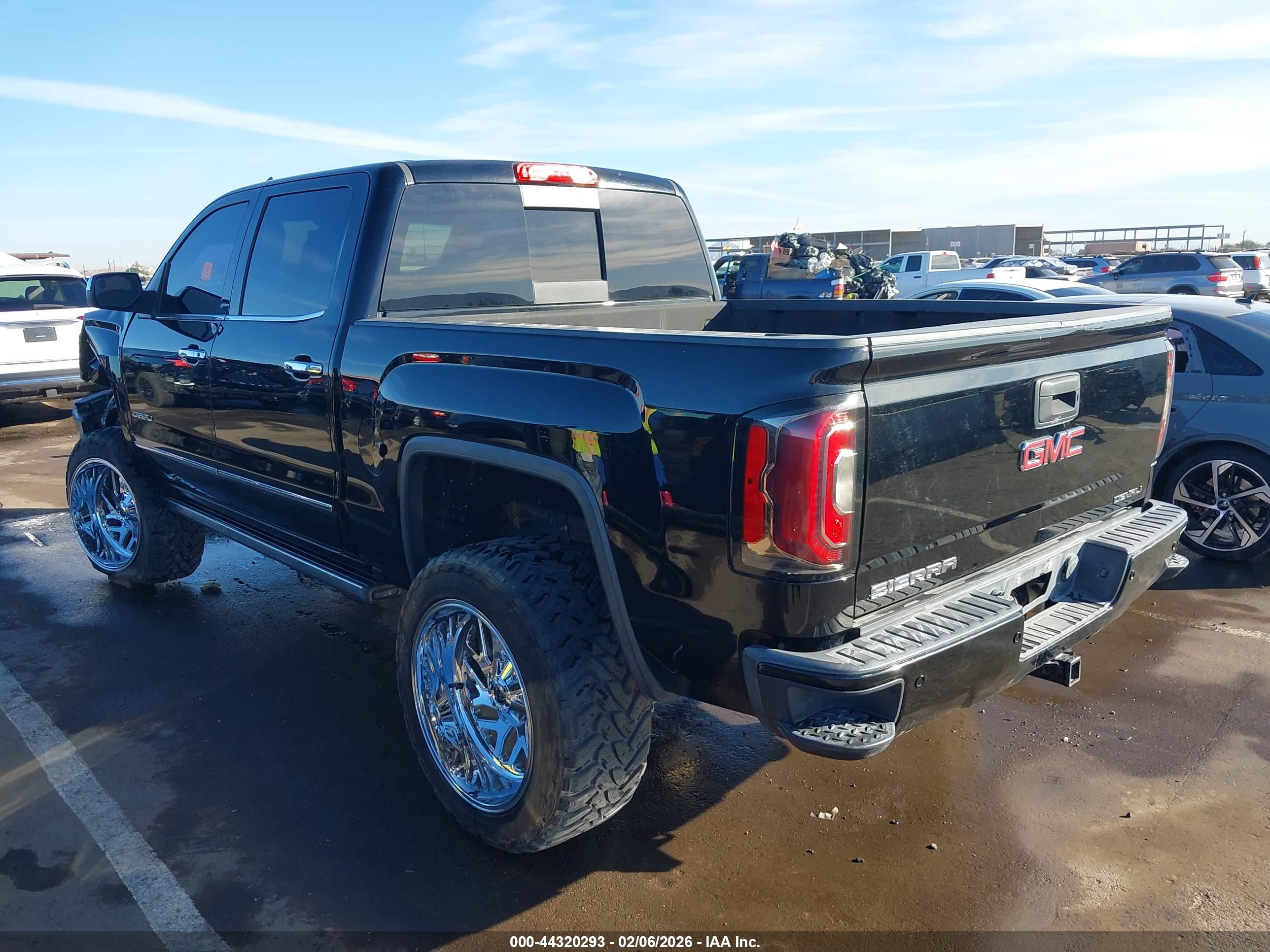 GMC SIERRA image 3