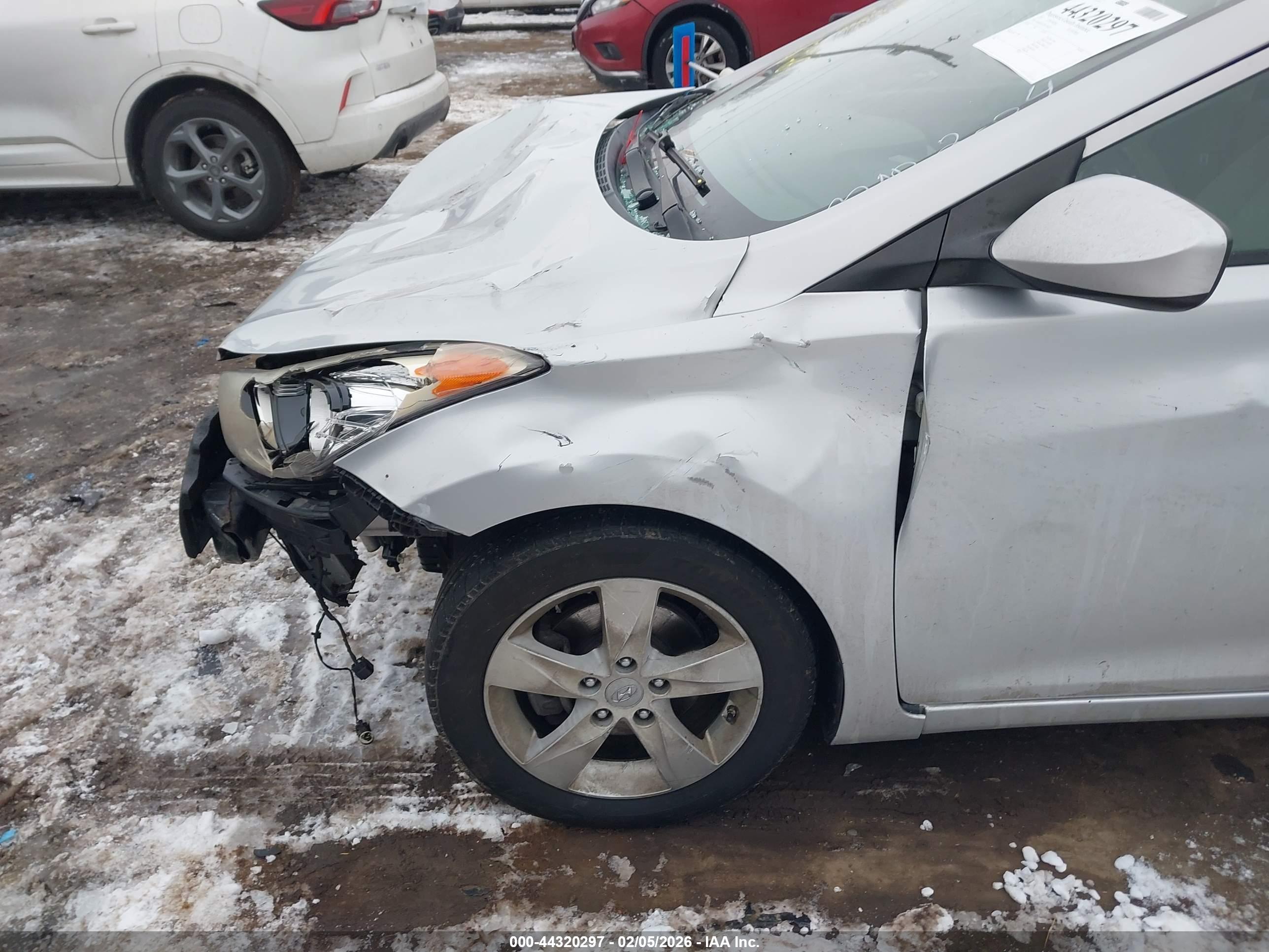 HYUNDAI ELANTRA image 6
