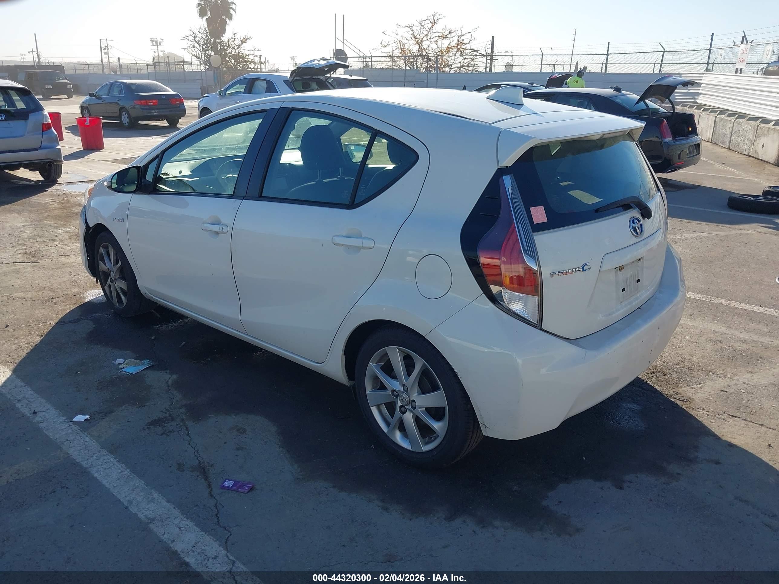 TOYOTA PRIUS image 3
