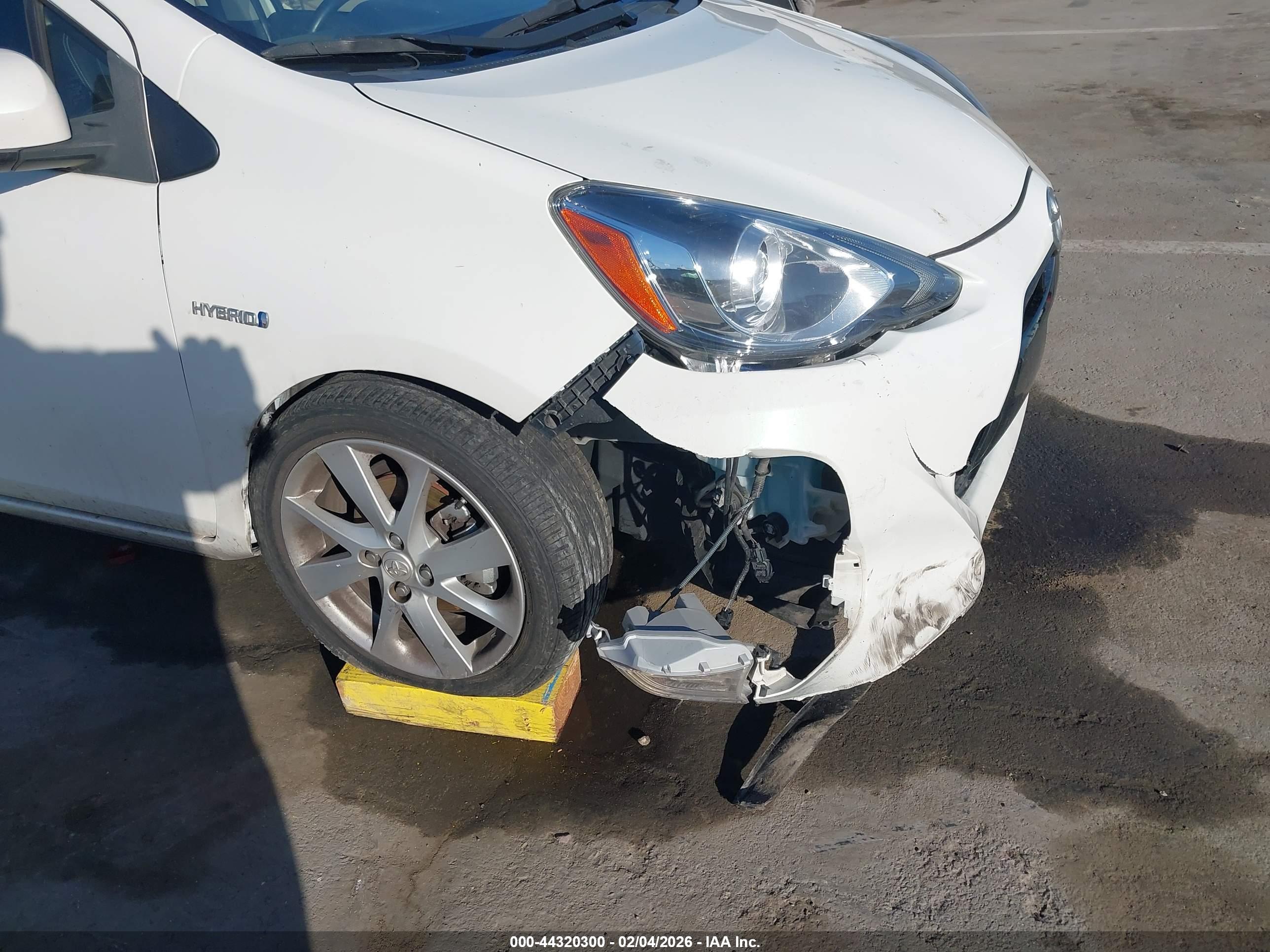 TOYOTA PRIUS image 6