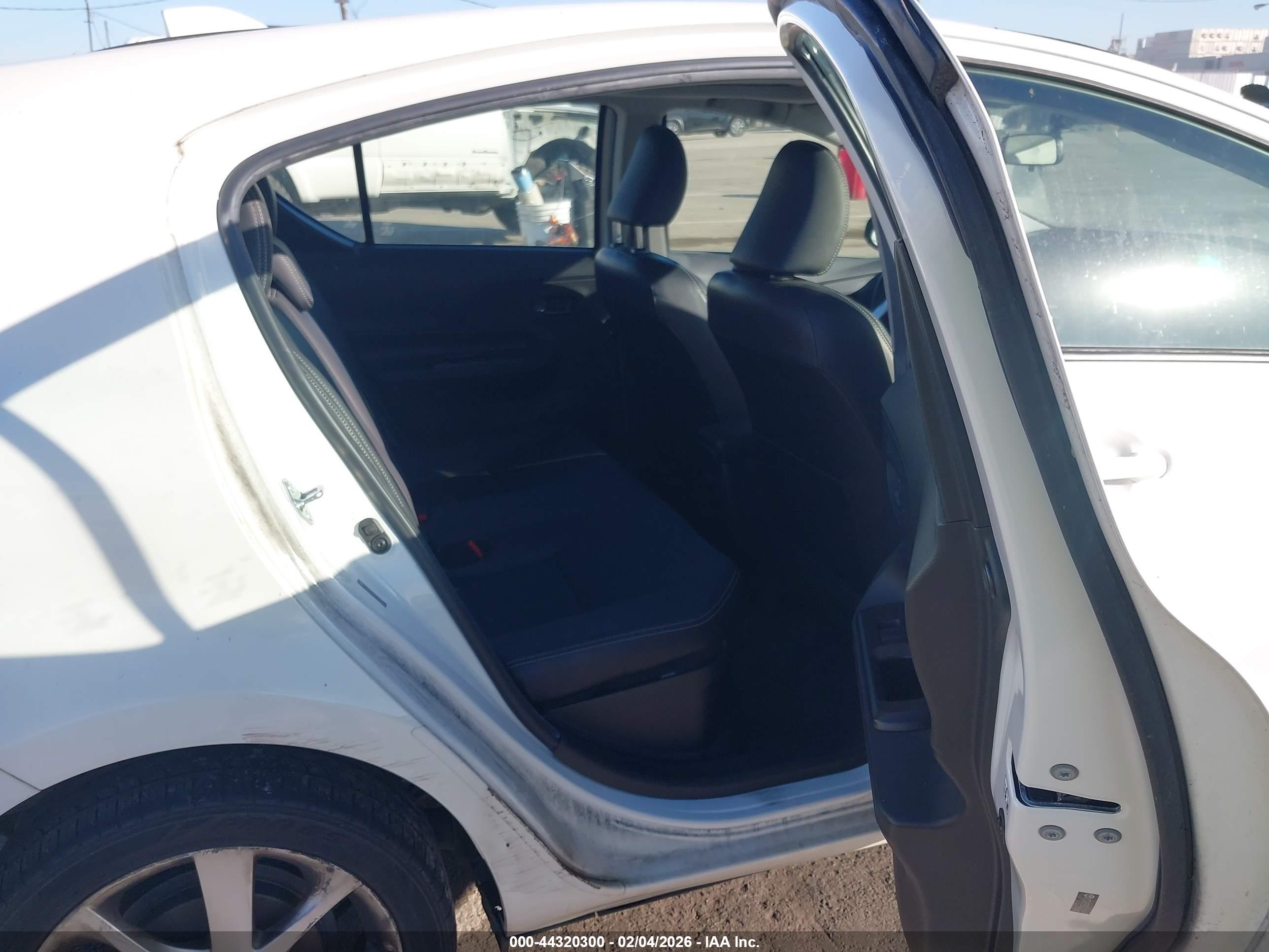 TOYOTA PRIUS image 8