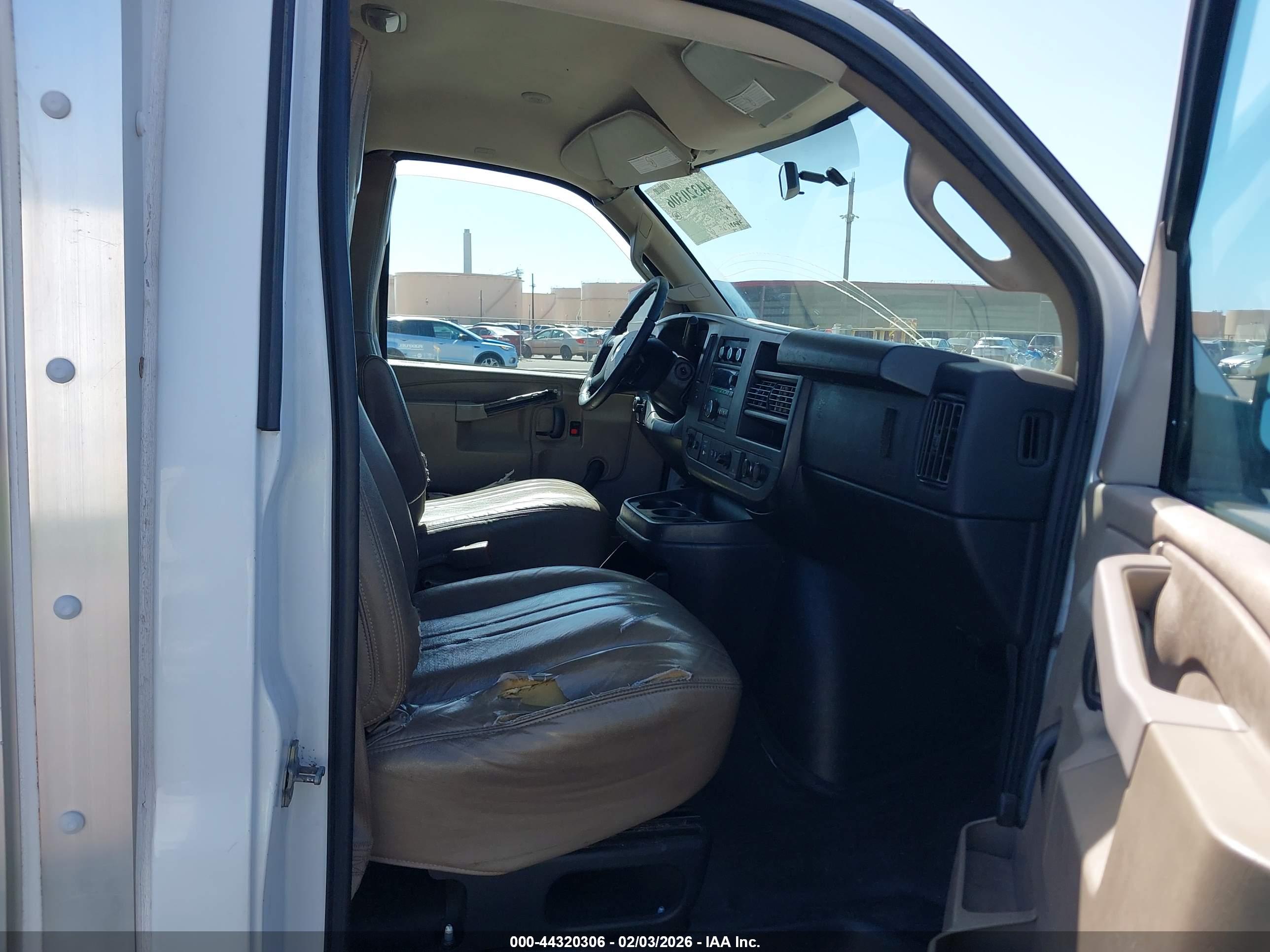 CHEVROLET EXPRESS image 7