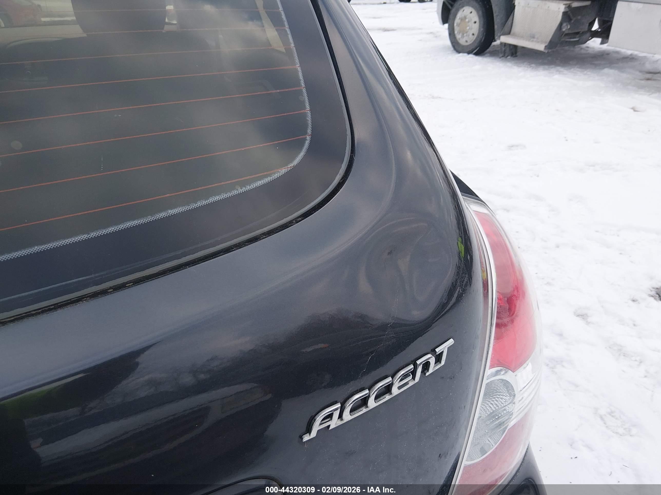 HYUNDAI ACCENT image 6