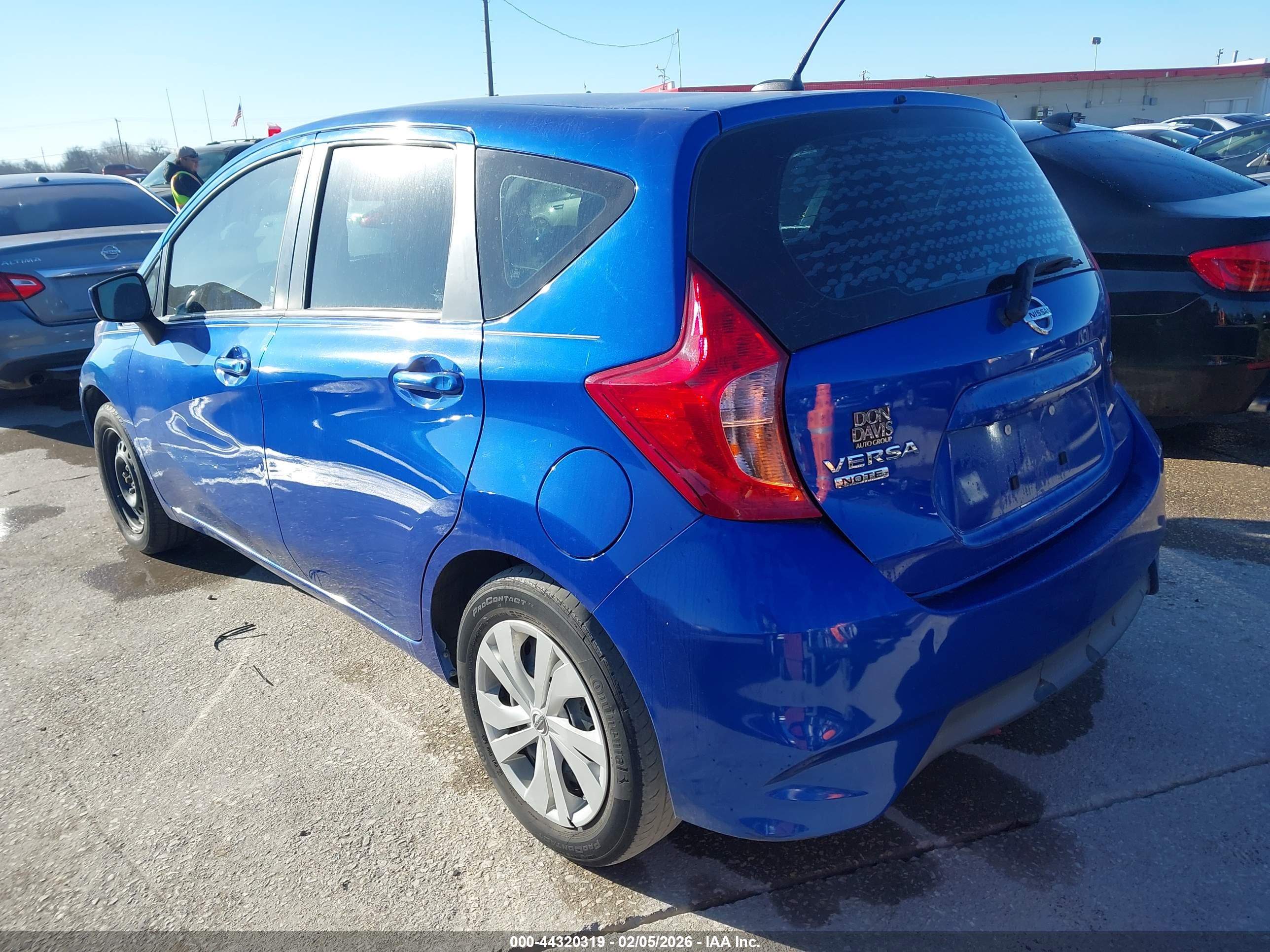 NISSAN VERSA image 3