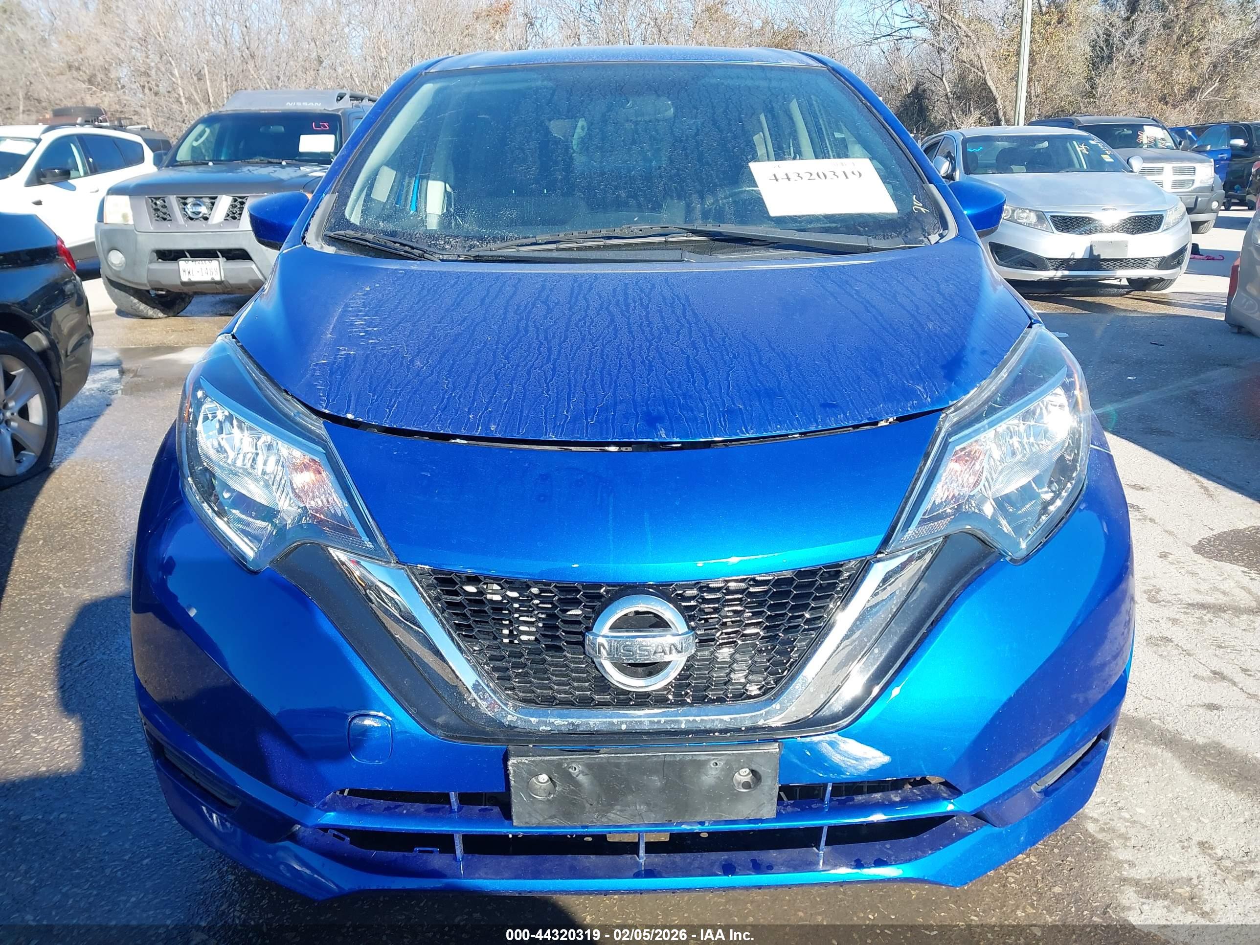 NISSAN VERSA image 6