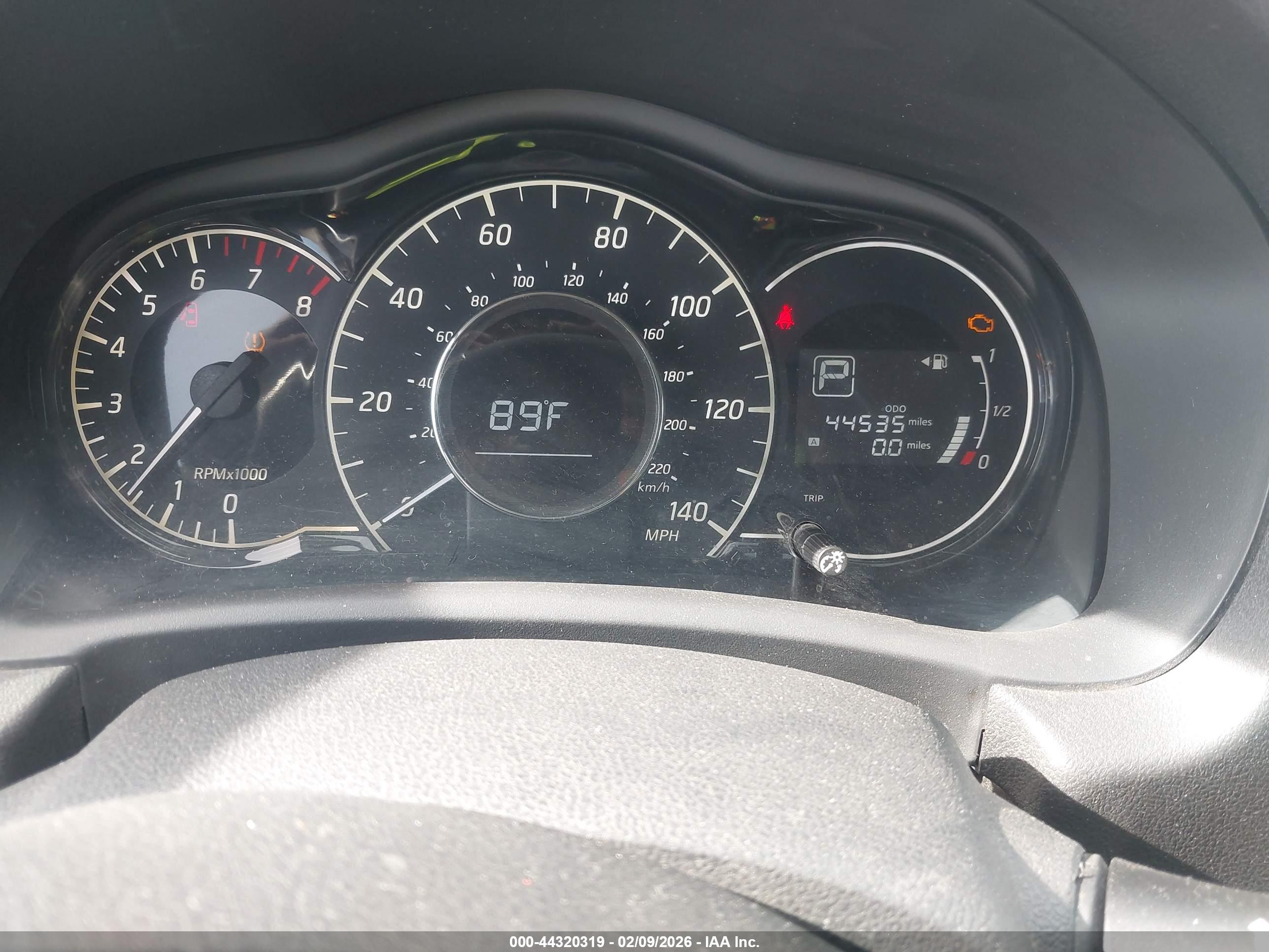 NISSAN VERSA image 7