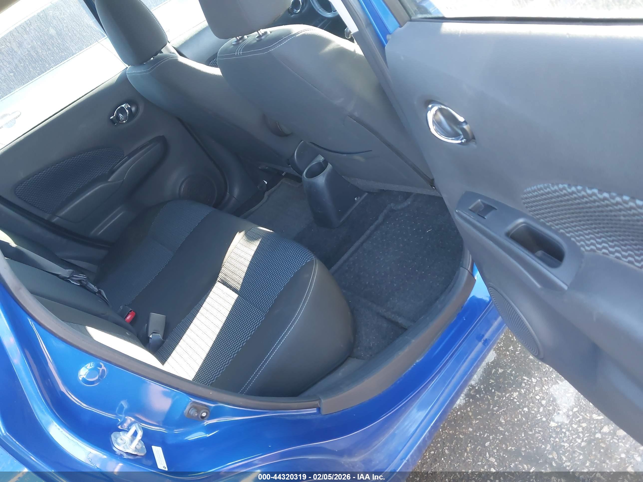 NISSAN VERSA image 8
