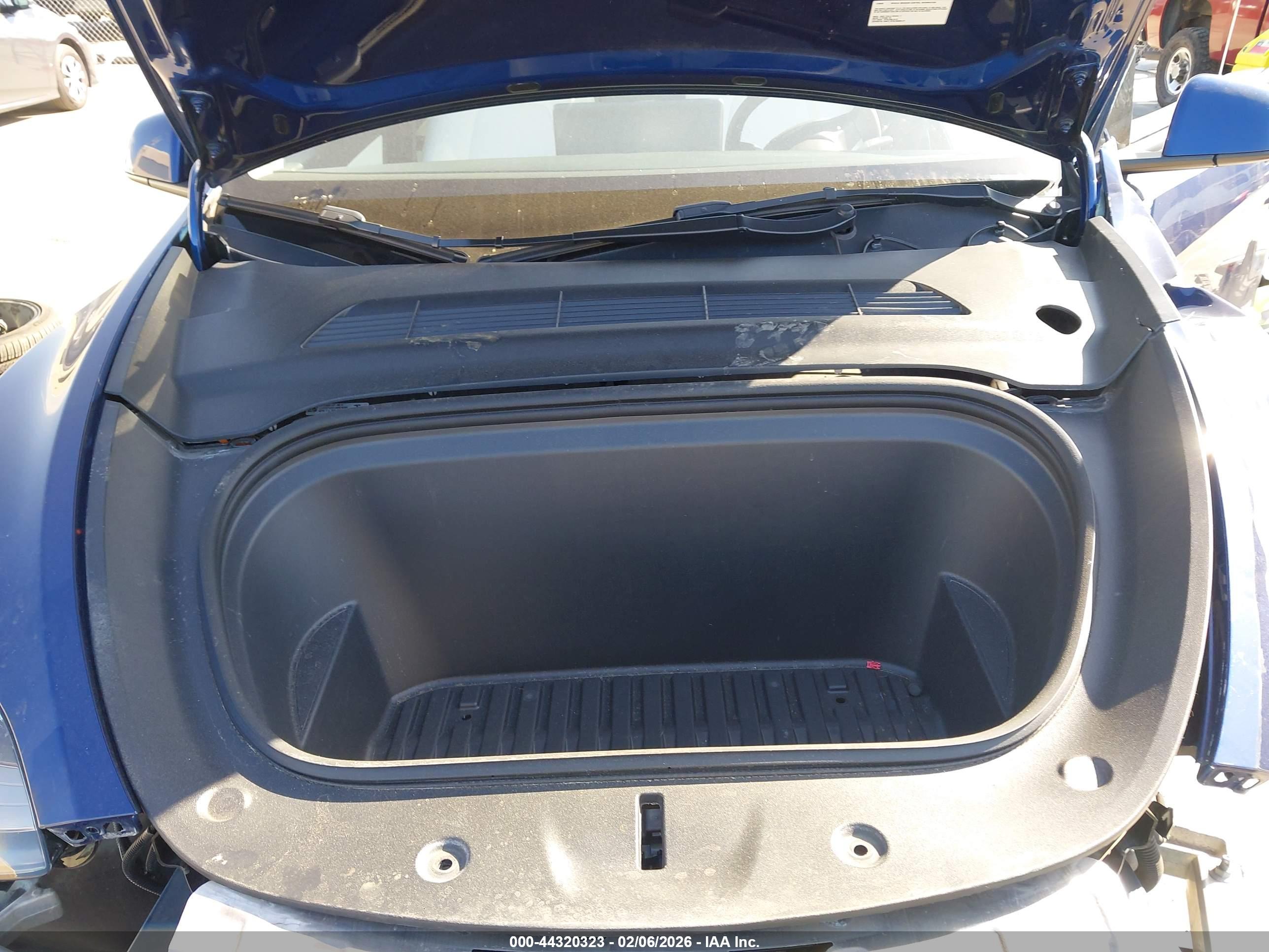 TESLA MODEL image 10