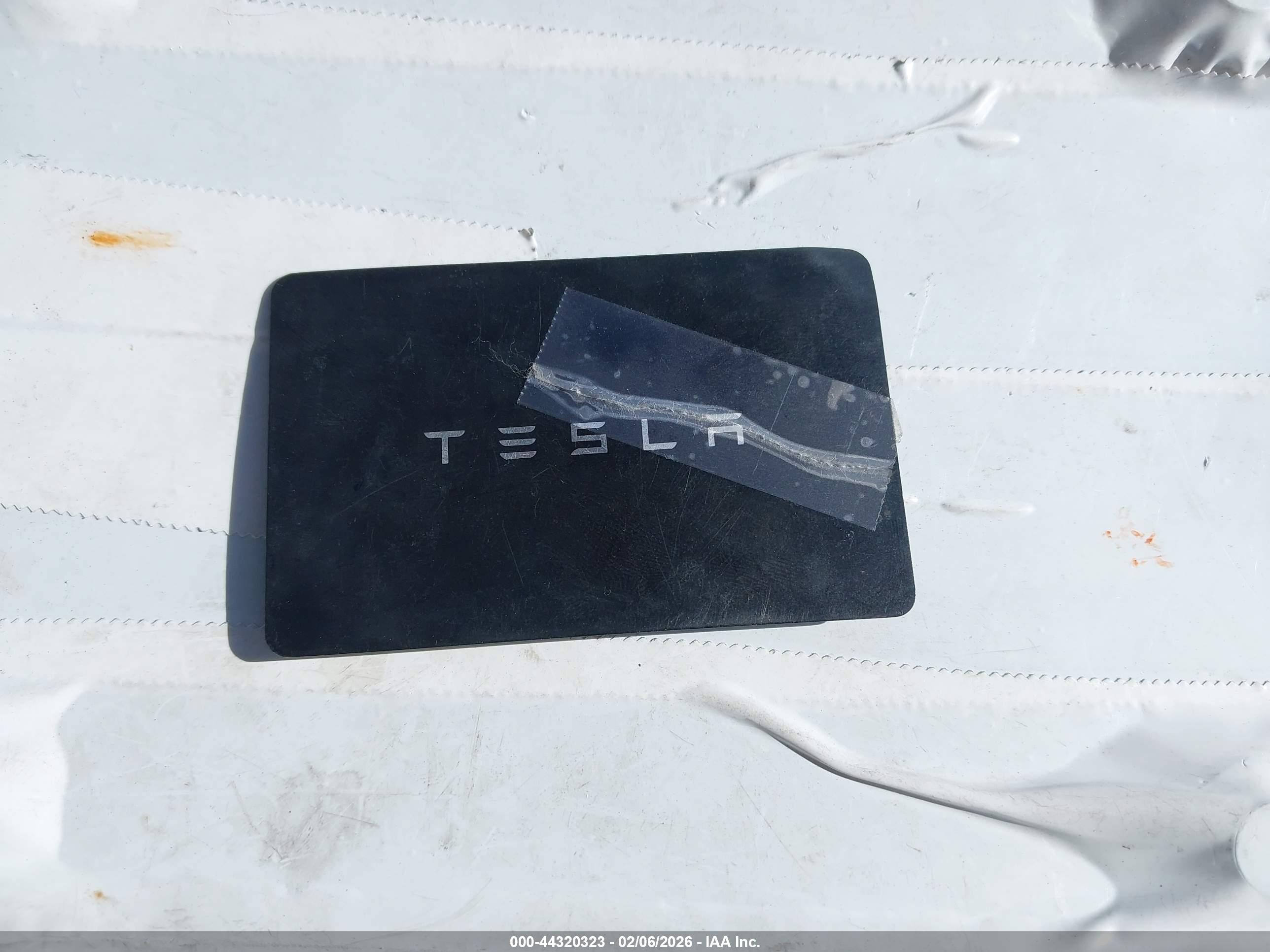 TESLA MODEL image 11