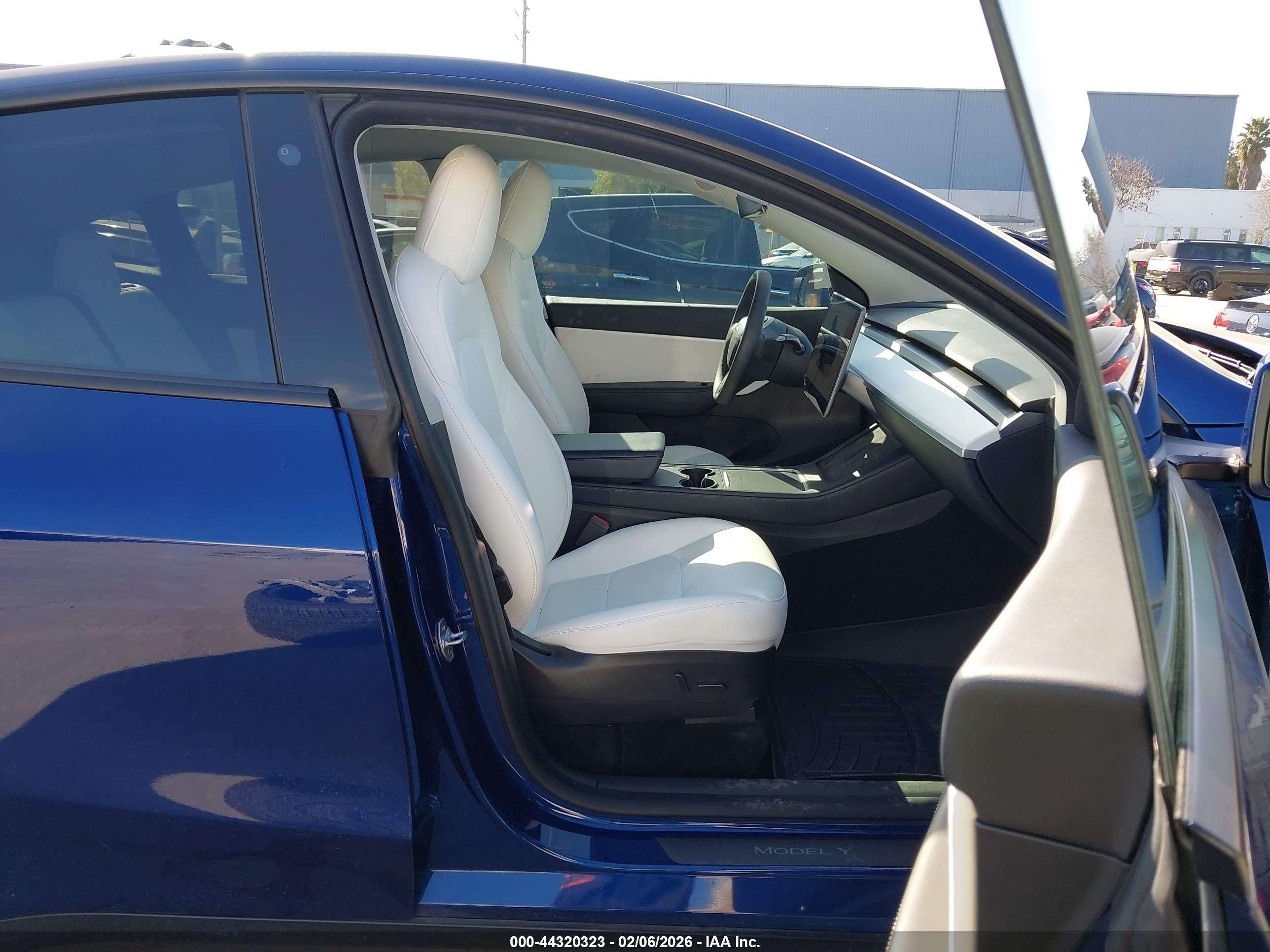 TESLA MODEL image 5