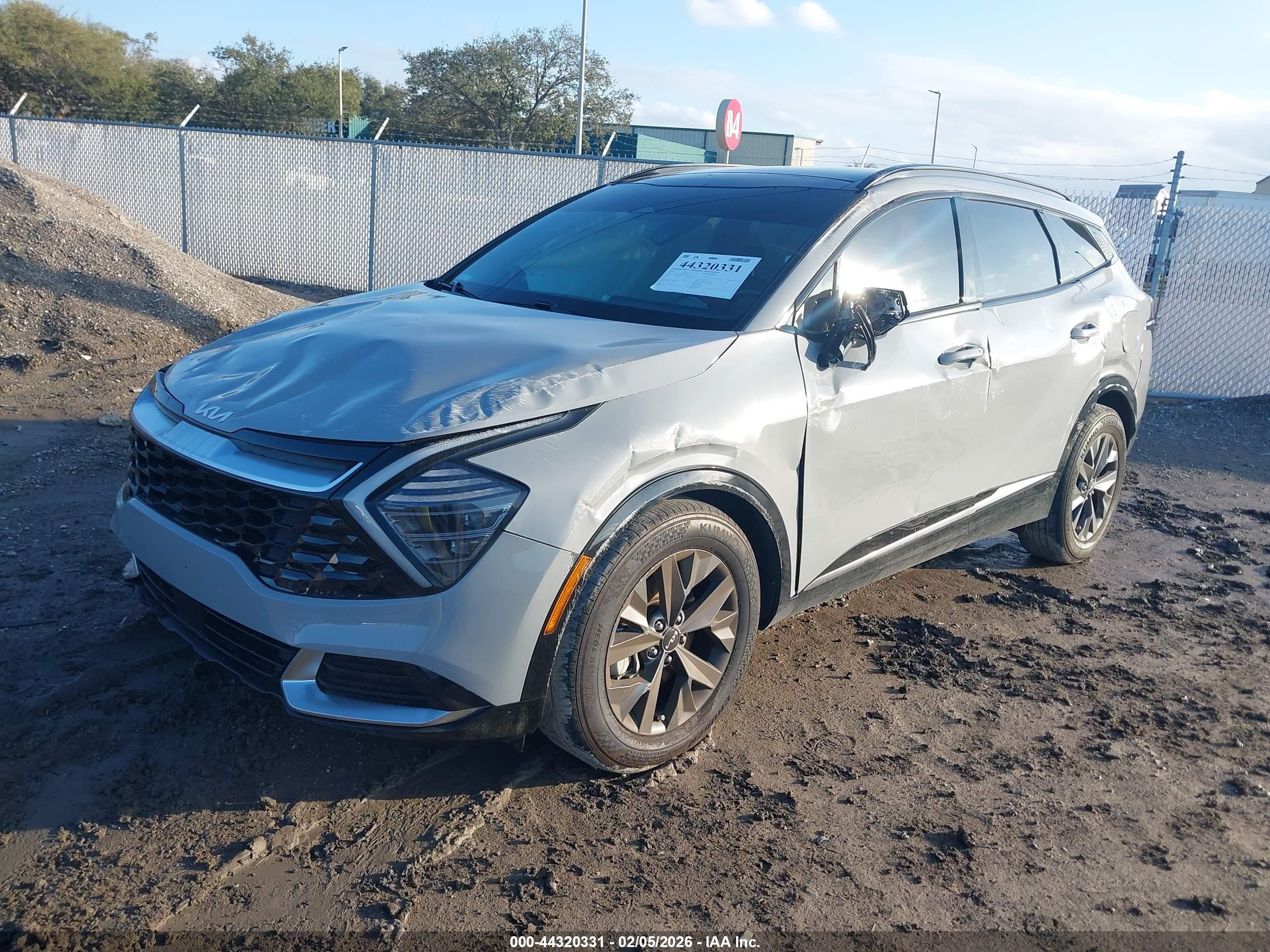 KIA SPORTAGE image 2