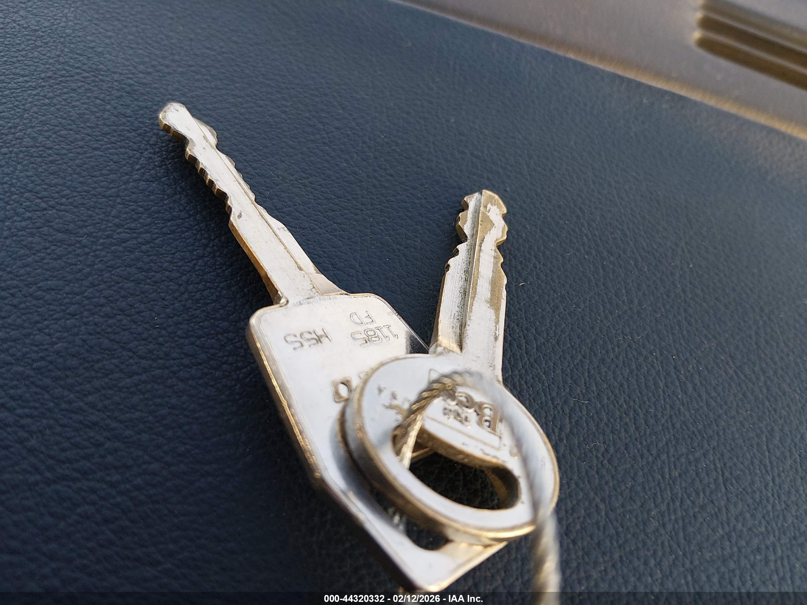 LINCOLN TOWN image 11