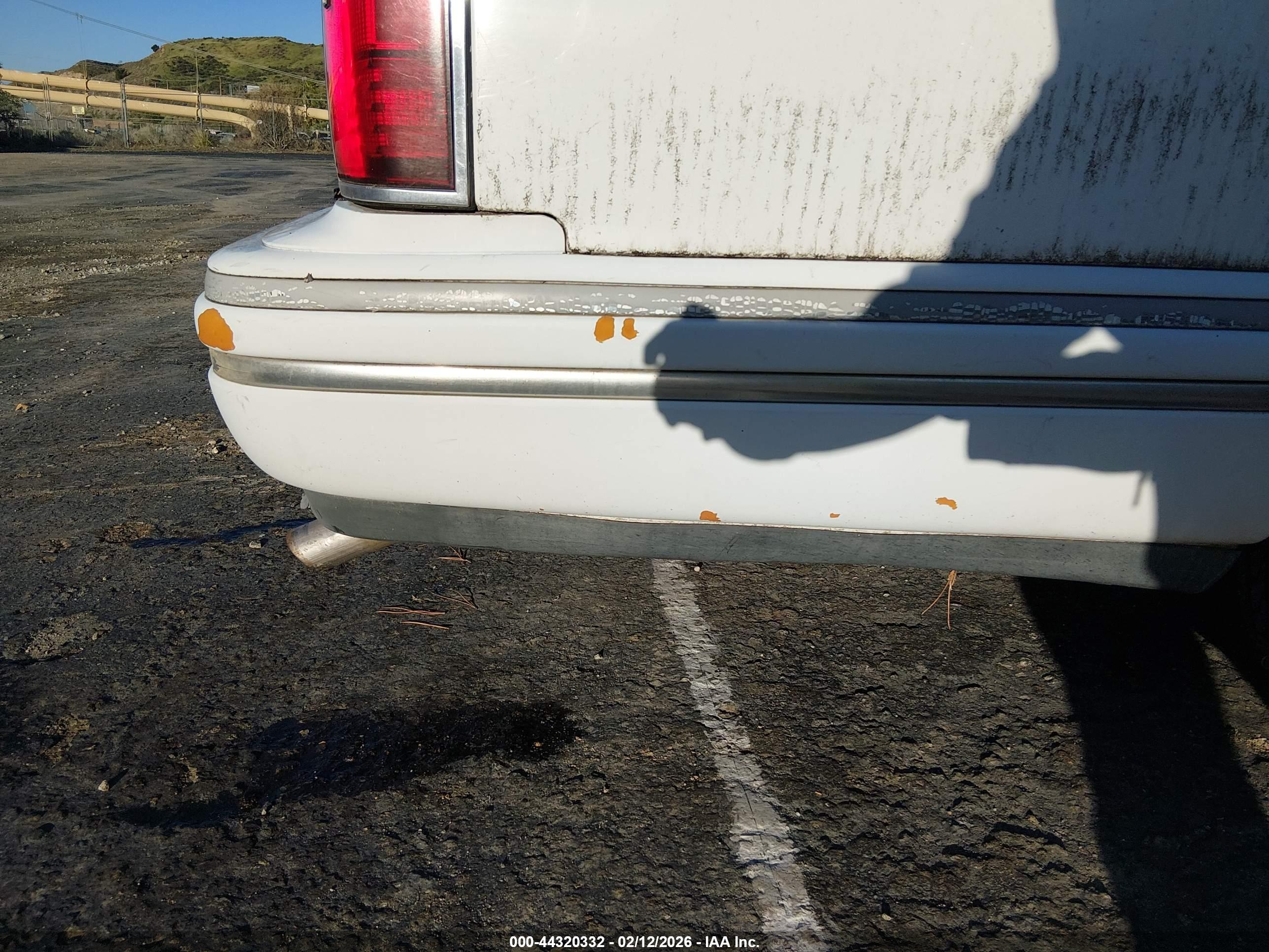 LINCOLN TOWN image 6