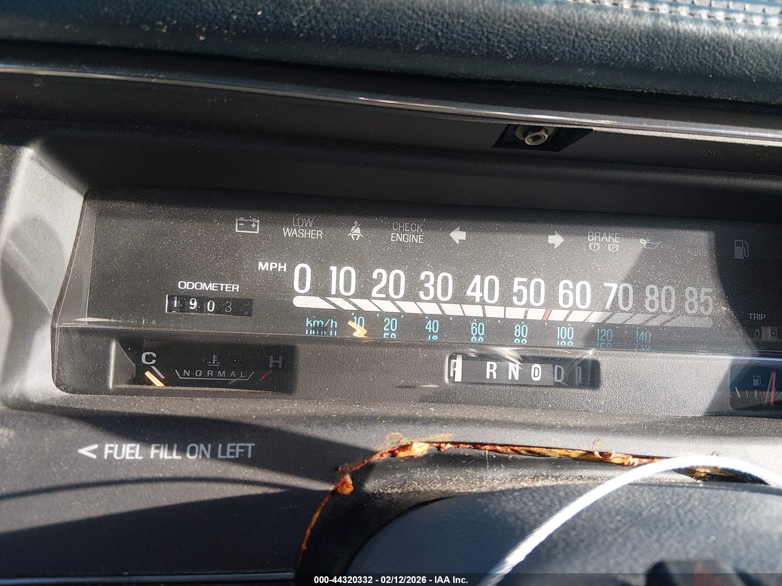 LINCOLN TOWN image 7
