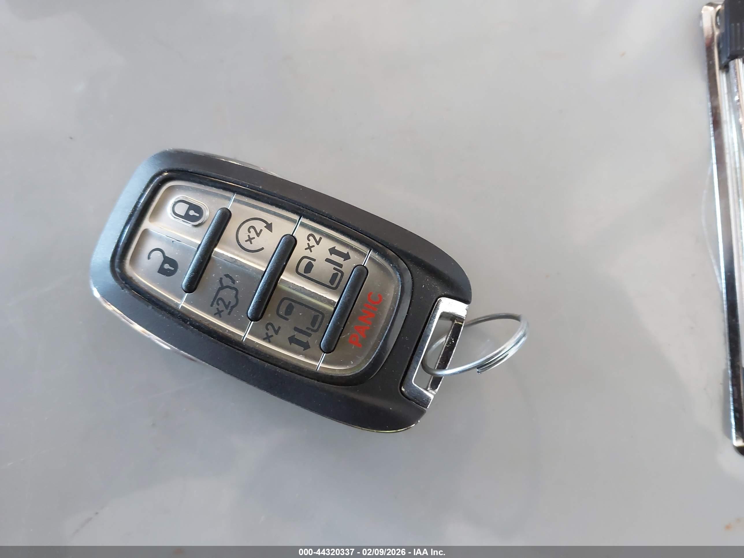 CHRYSLER PACIFICA image 11