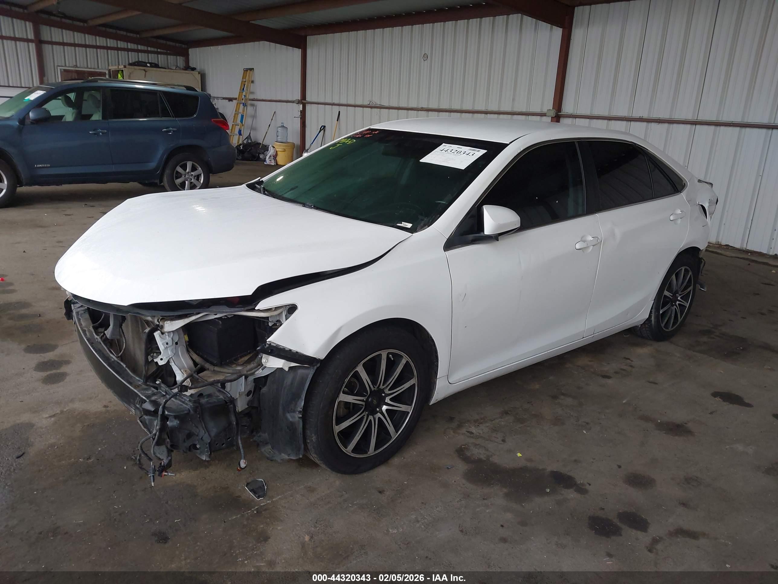 TOYOTA CAMRY image 2