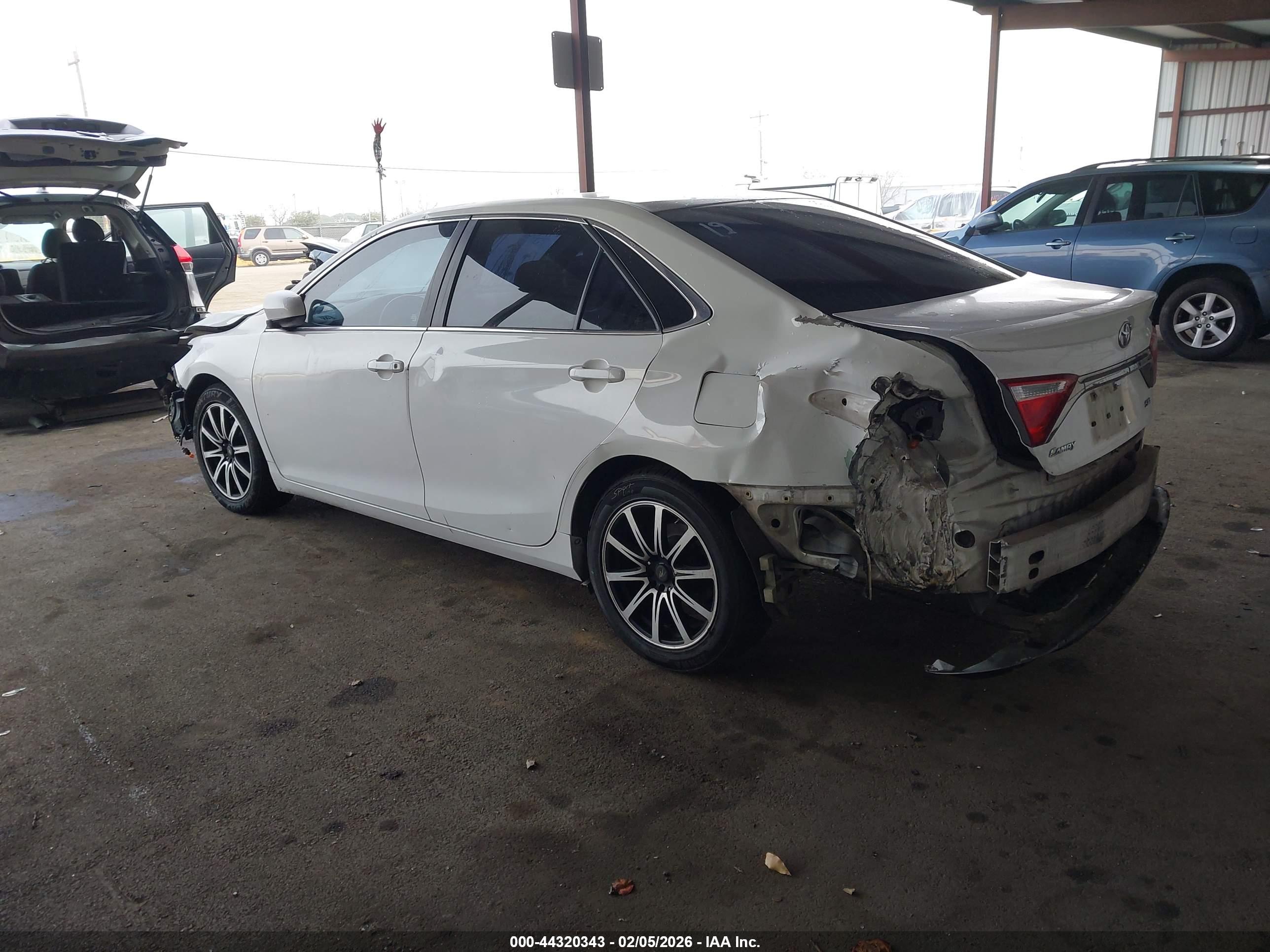 TOYOTA CAMRY image 3