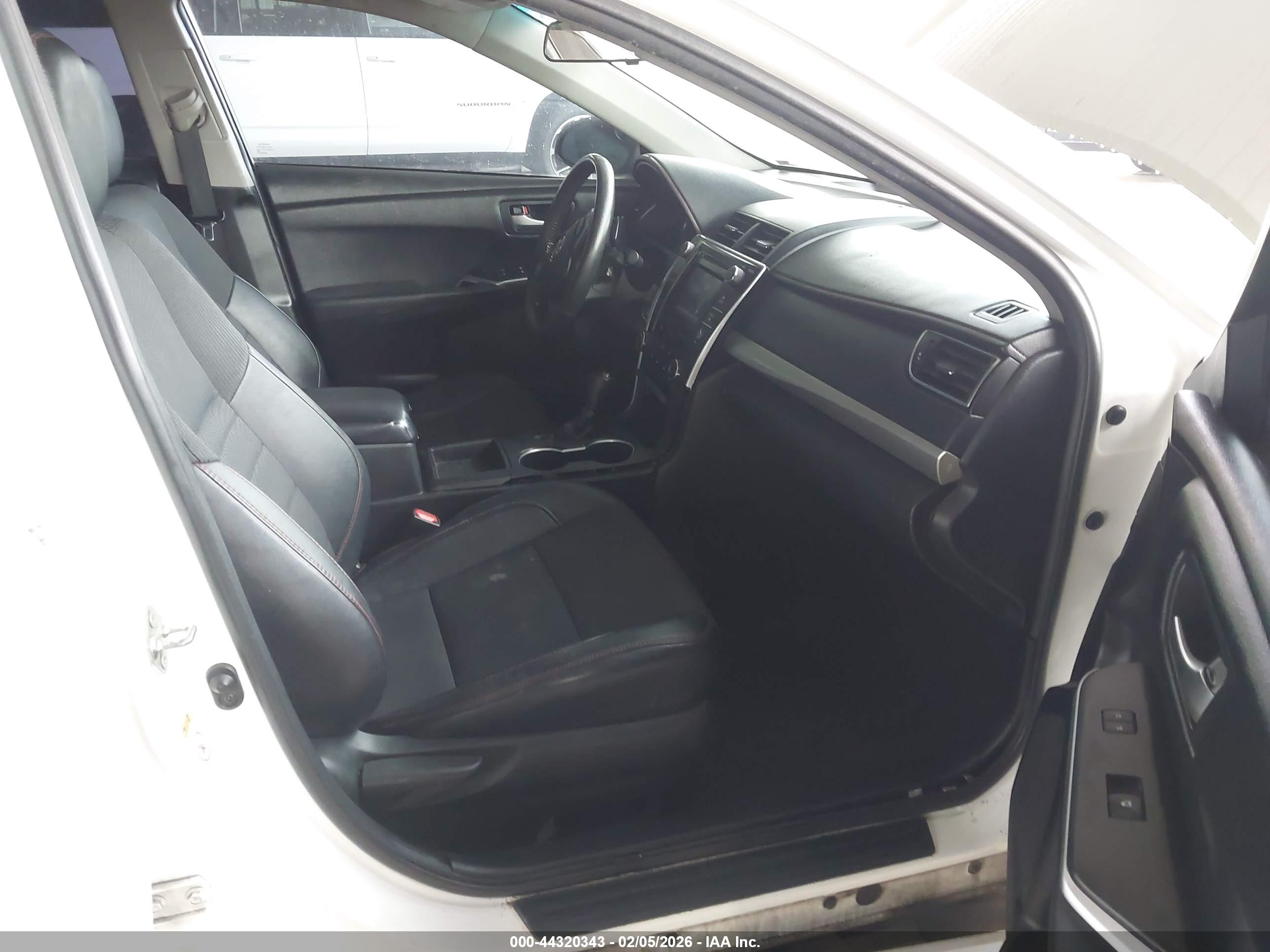 TOYOTA CAMRY image 5
