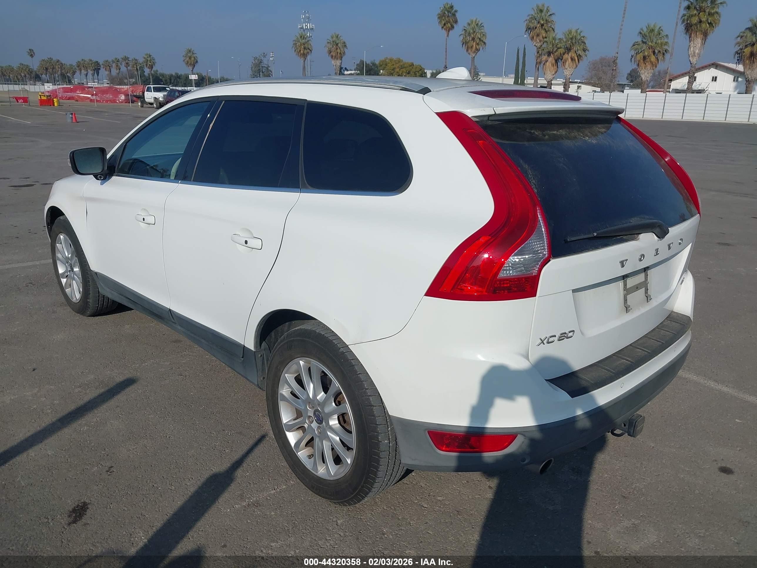 VOLVO XC60 image 3