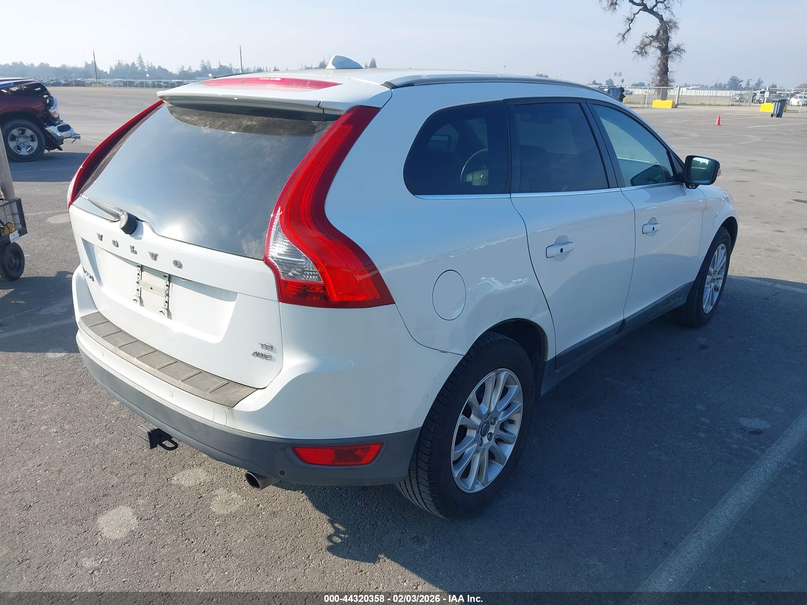VOLVO XC60 image 4