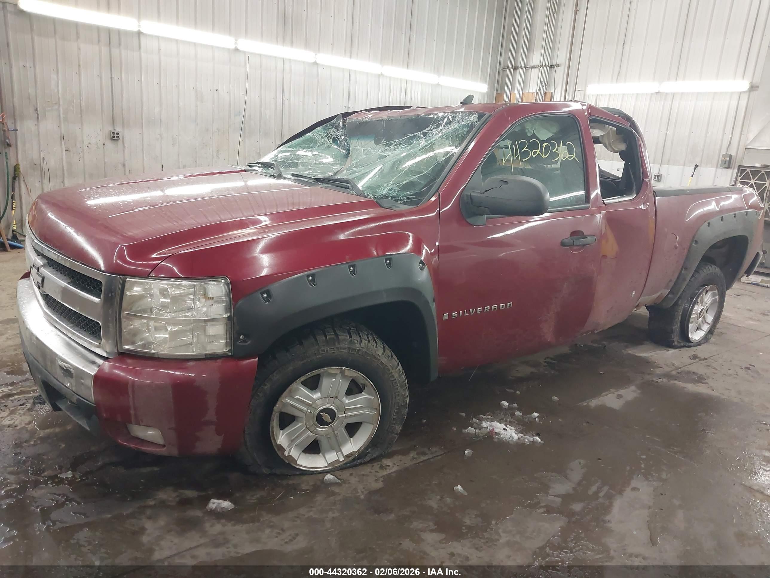 CHEVROLET SILVERADO image 2