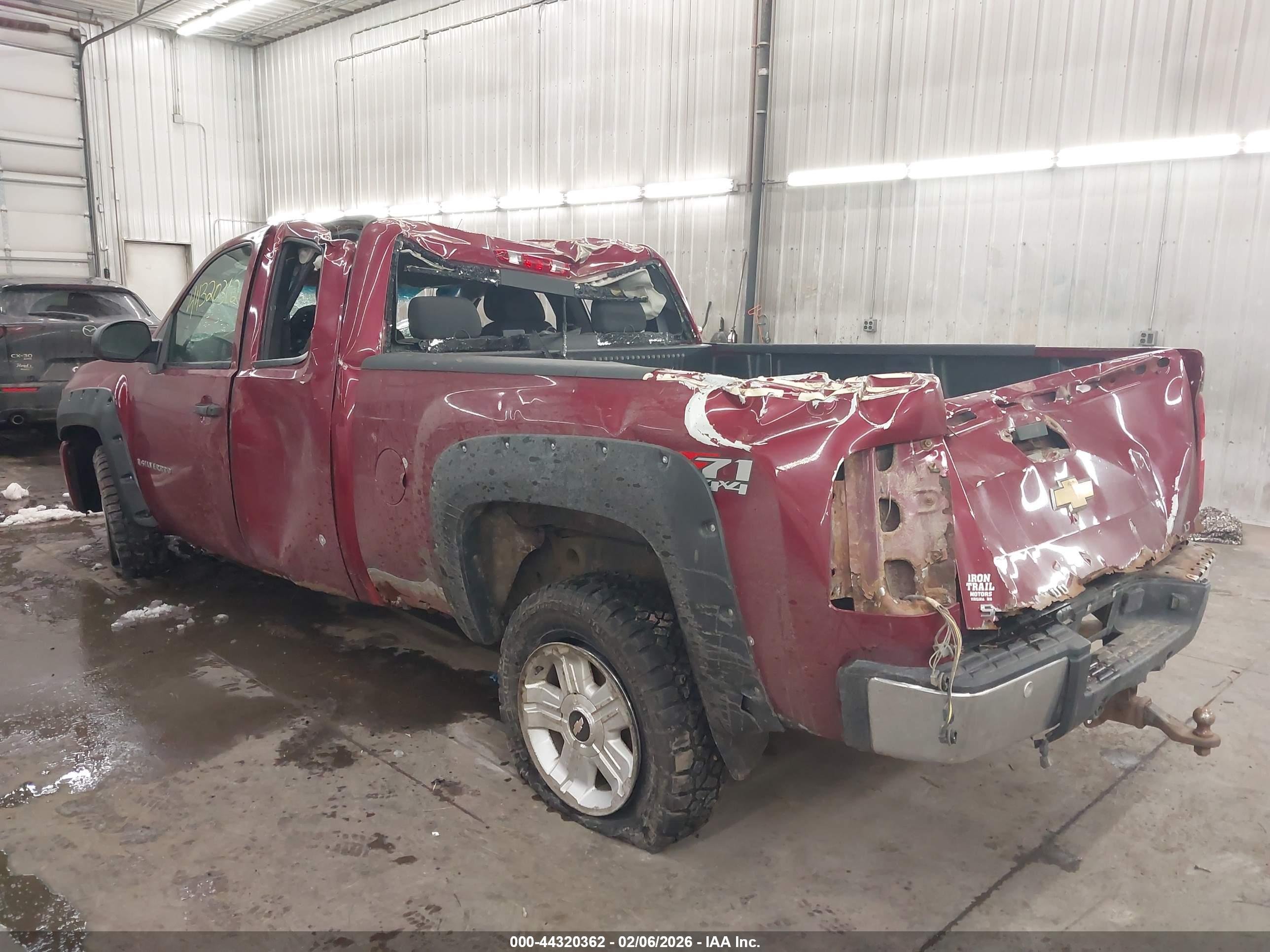 CHEVROLET SILVERADO image 3