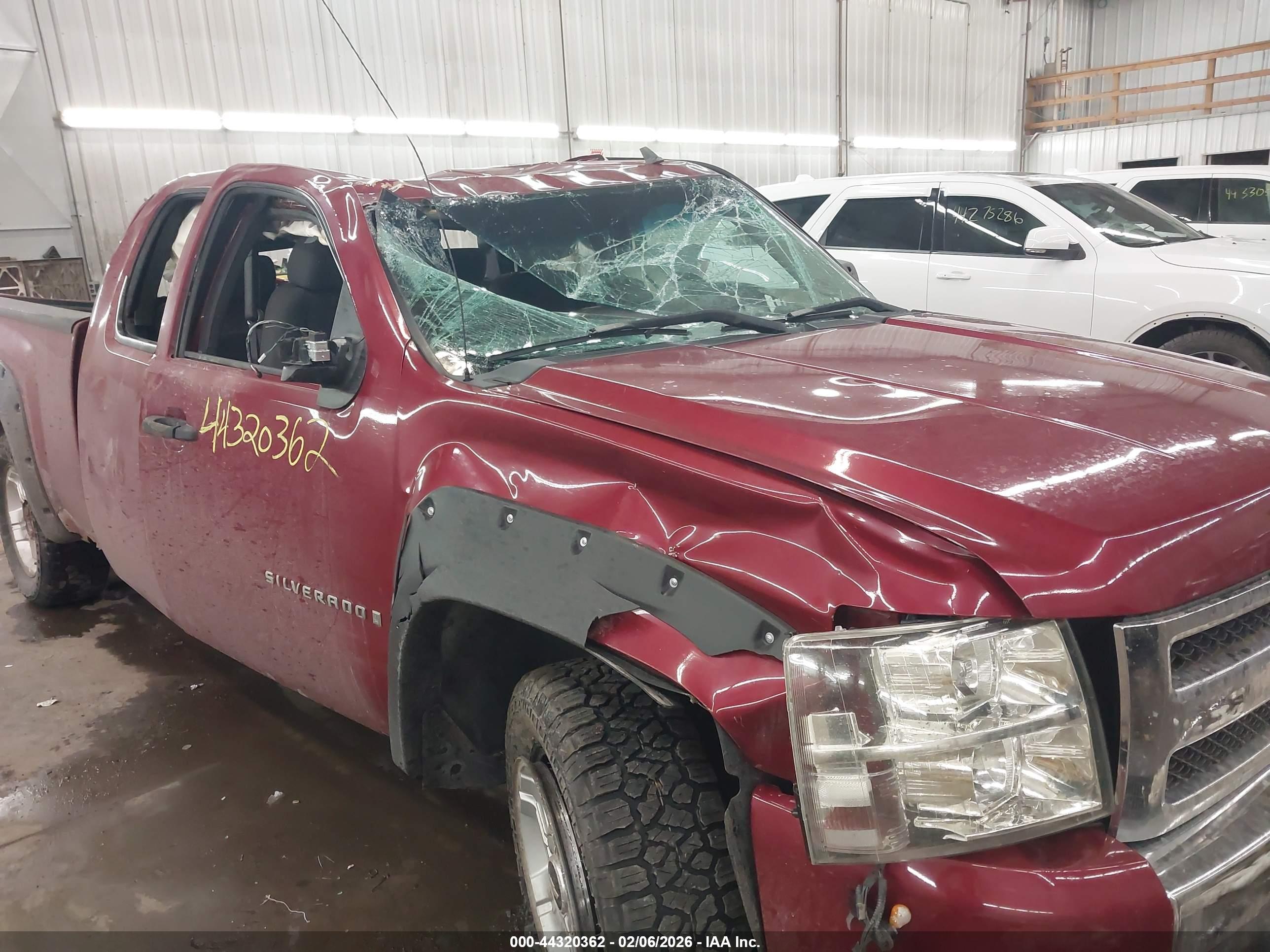 CHEVROLET SILVERADO image 6