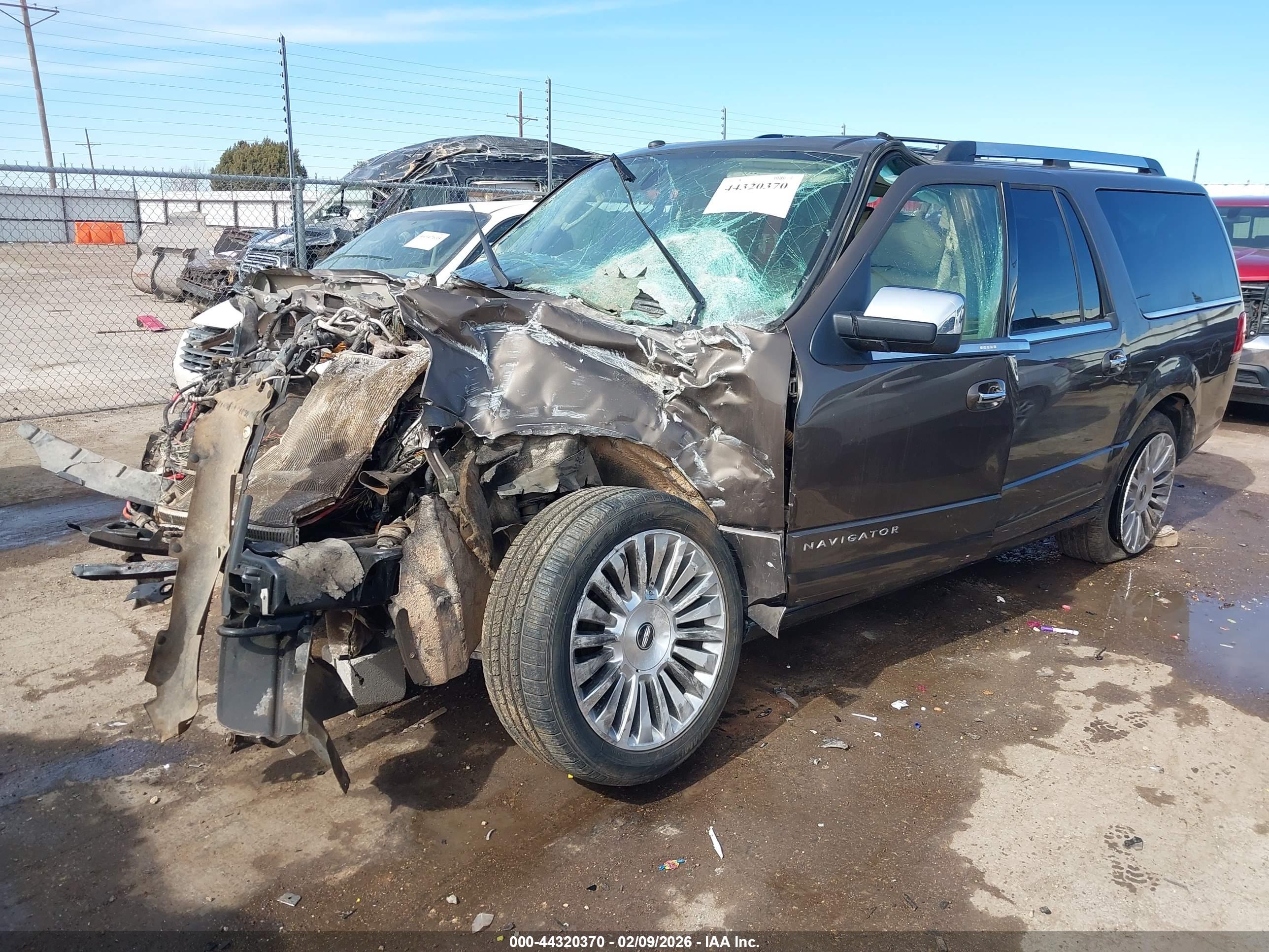 LINCOLN NAVIGATOR image 2