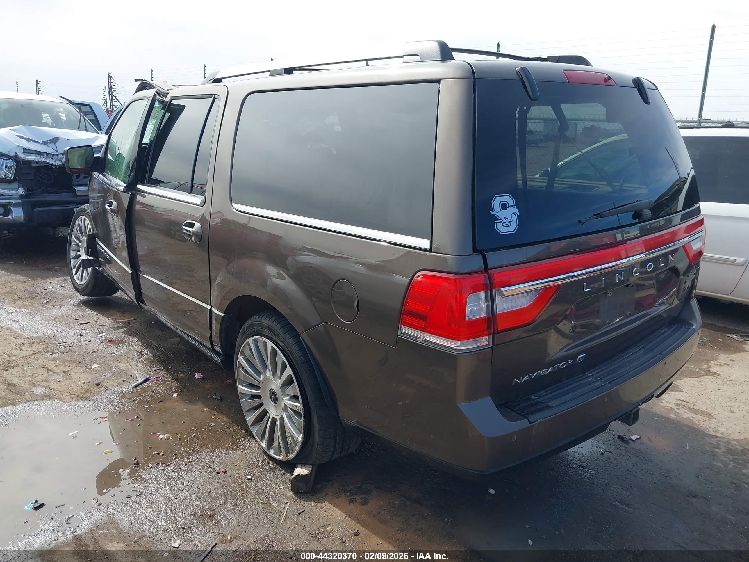 LINCOLN NAVIGATOR image 3