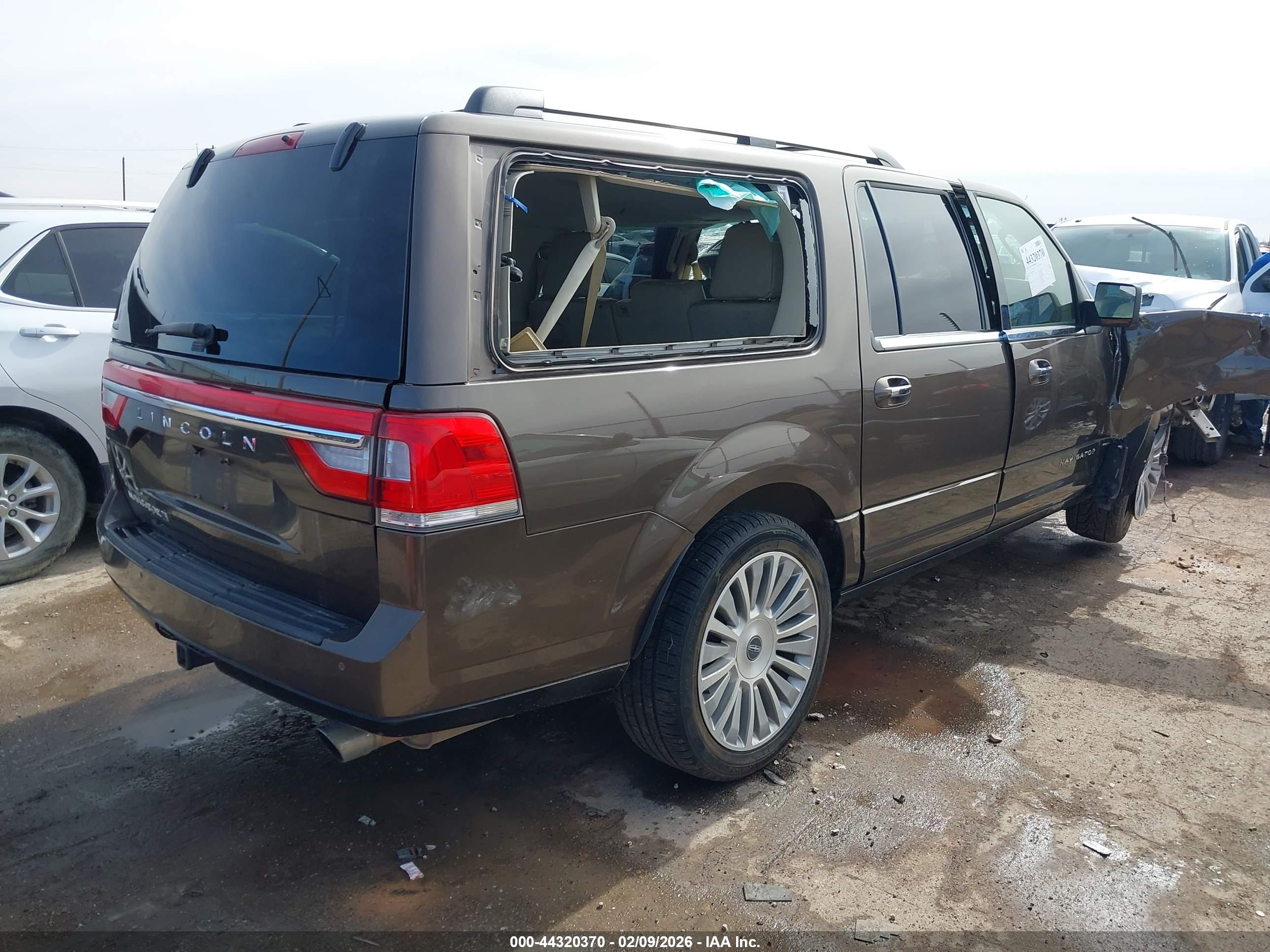 LINCOLN NAVIGATOR image 4