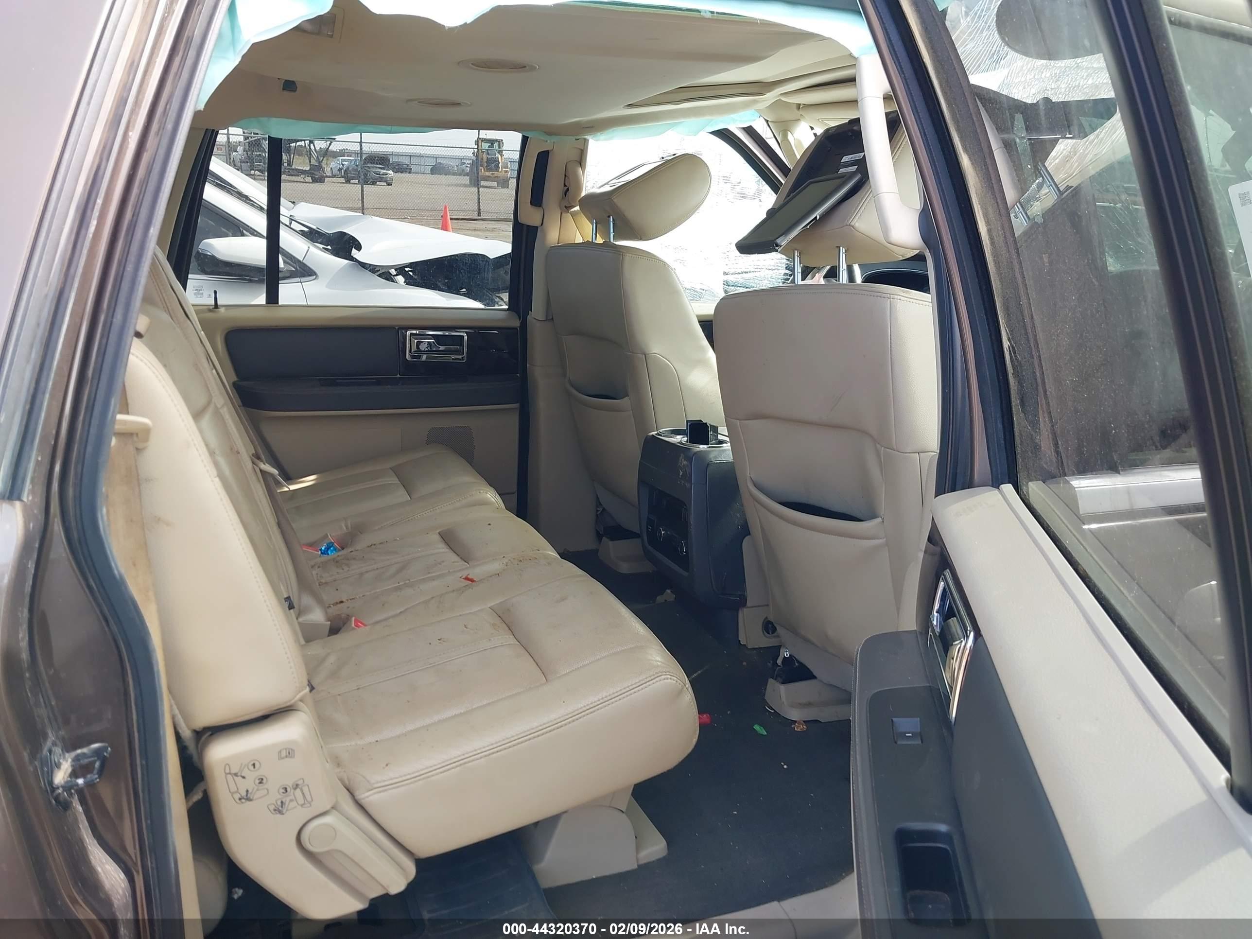 LINCOLN NAVIGATOR image 8