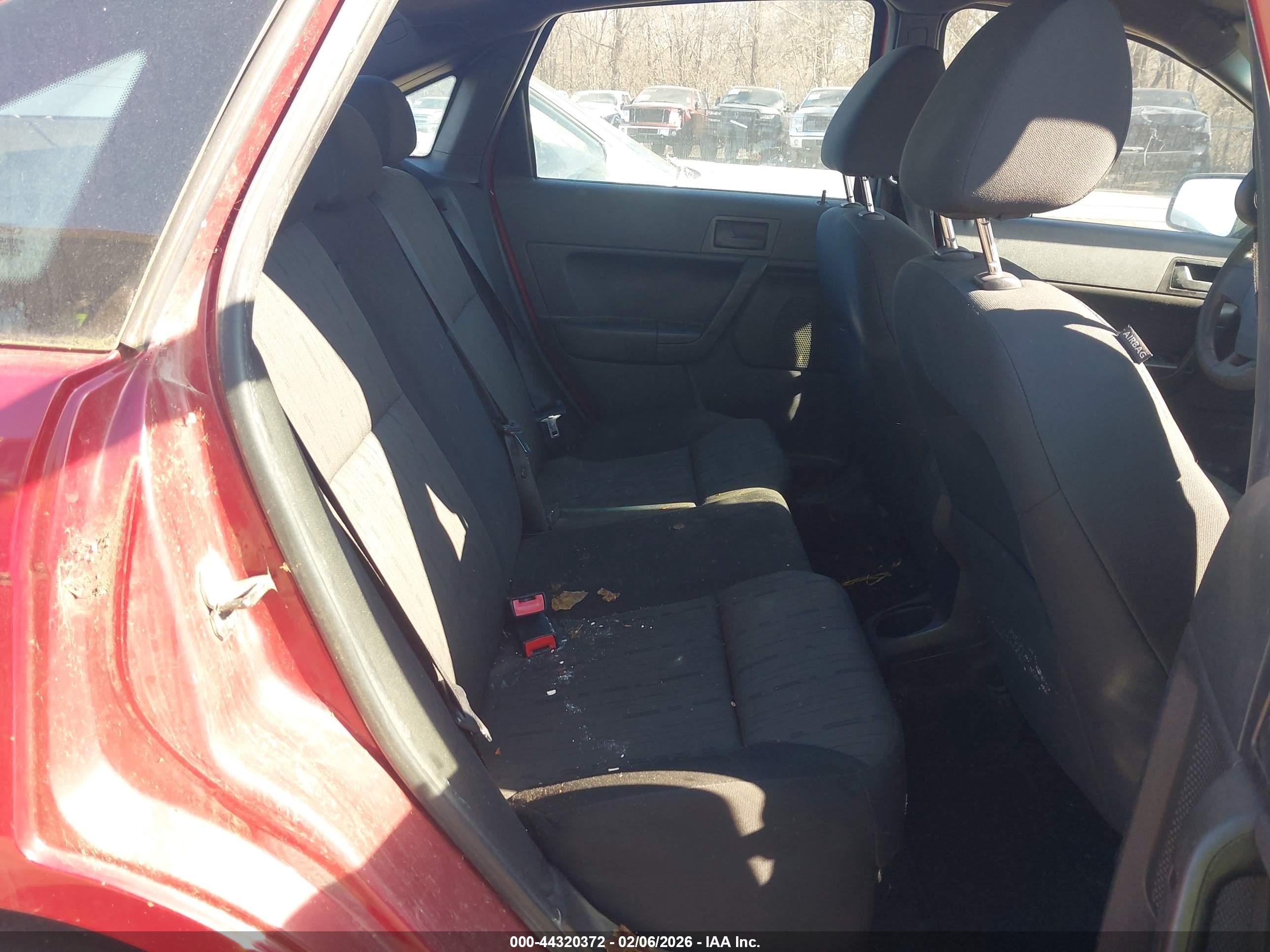 FORD FOCUS image 8