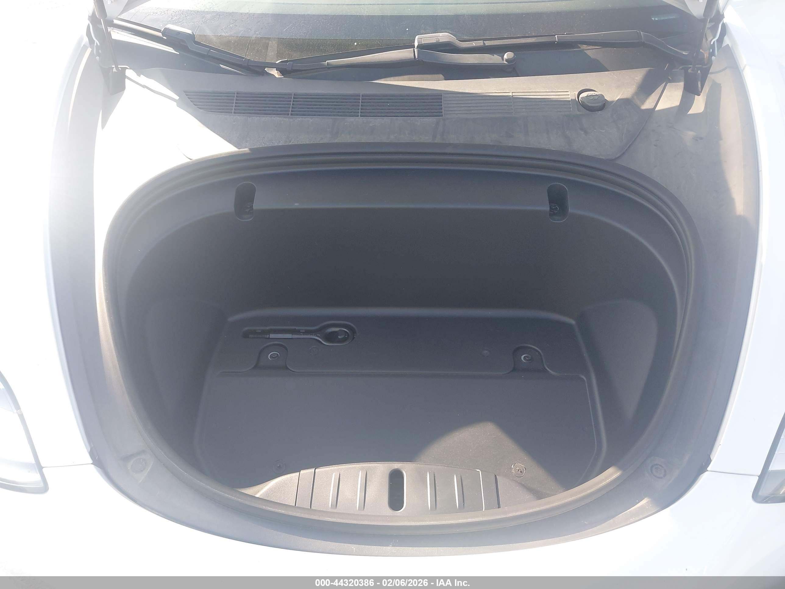 TESLA MODEL image 10