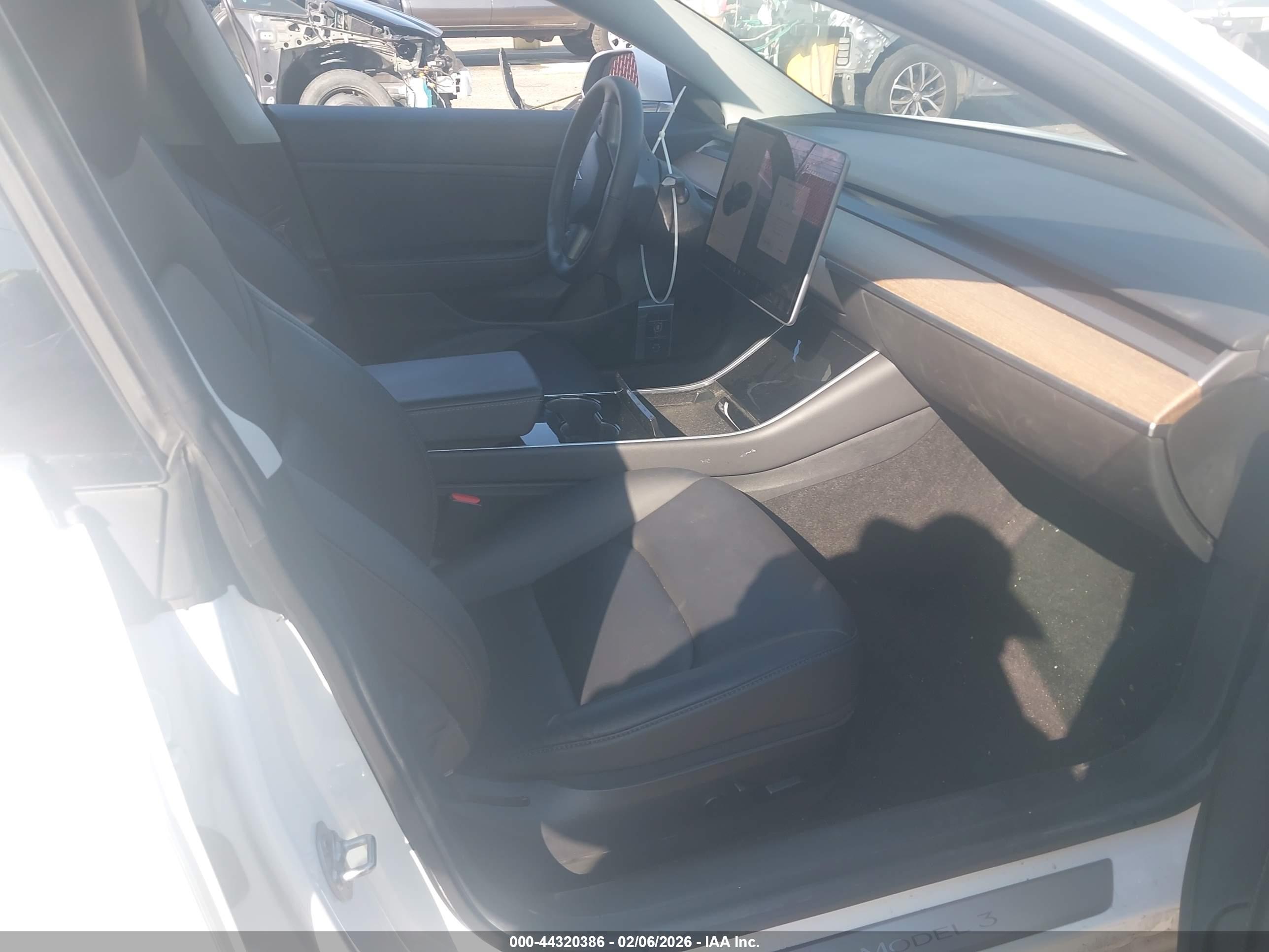 TESLA MODEL image 5