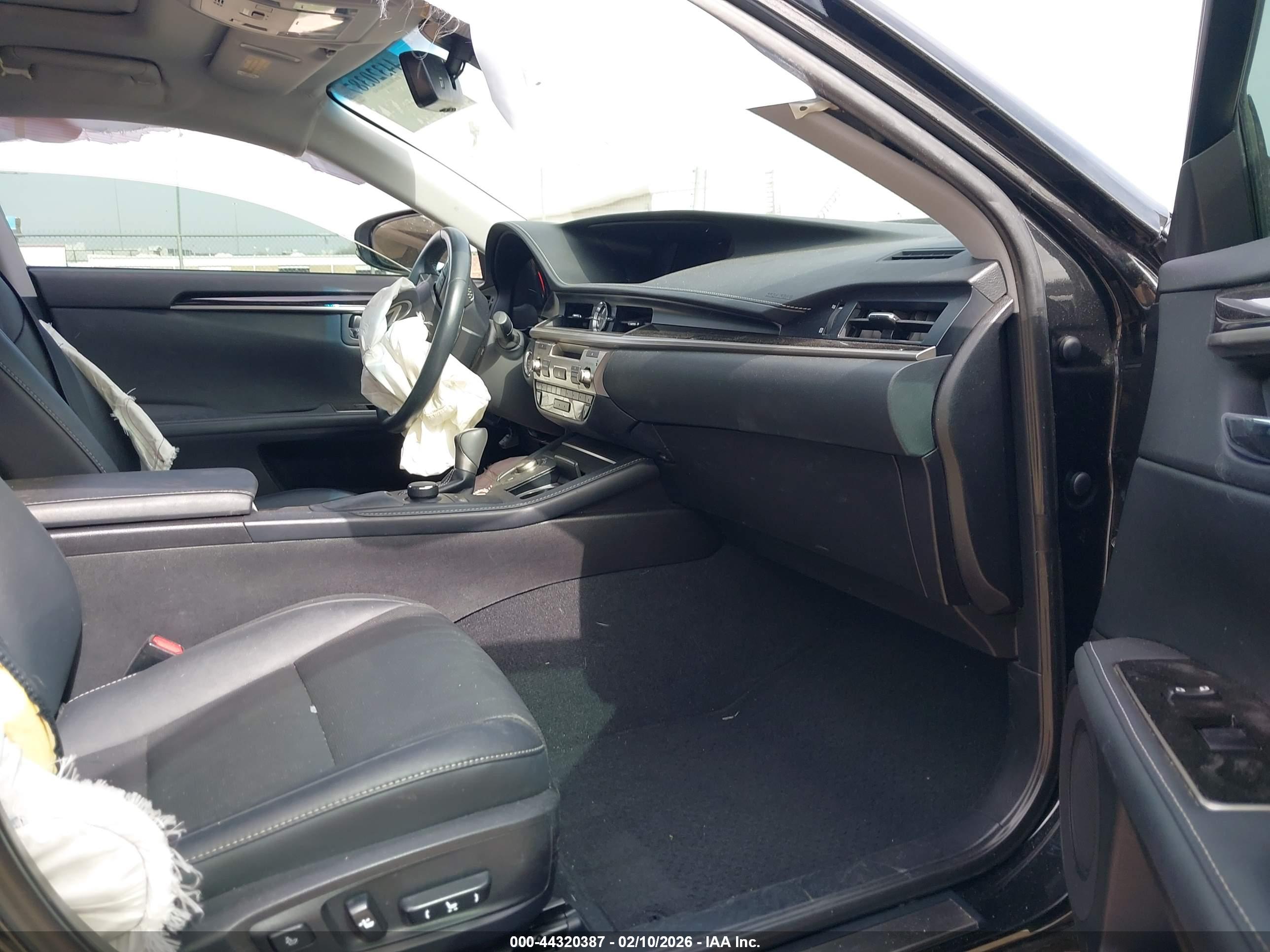 LEXUS ES image 5