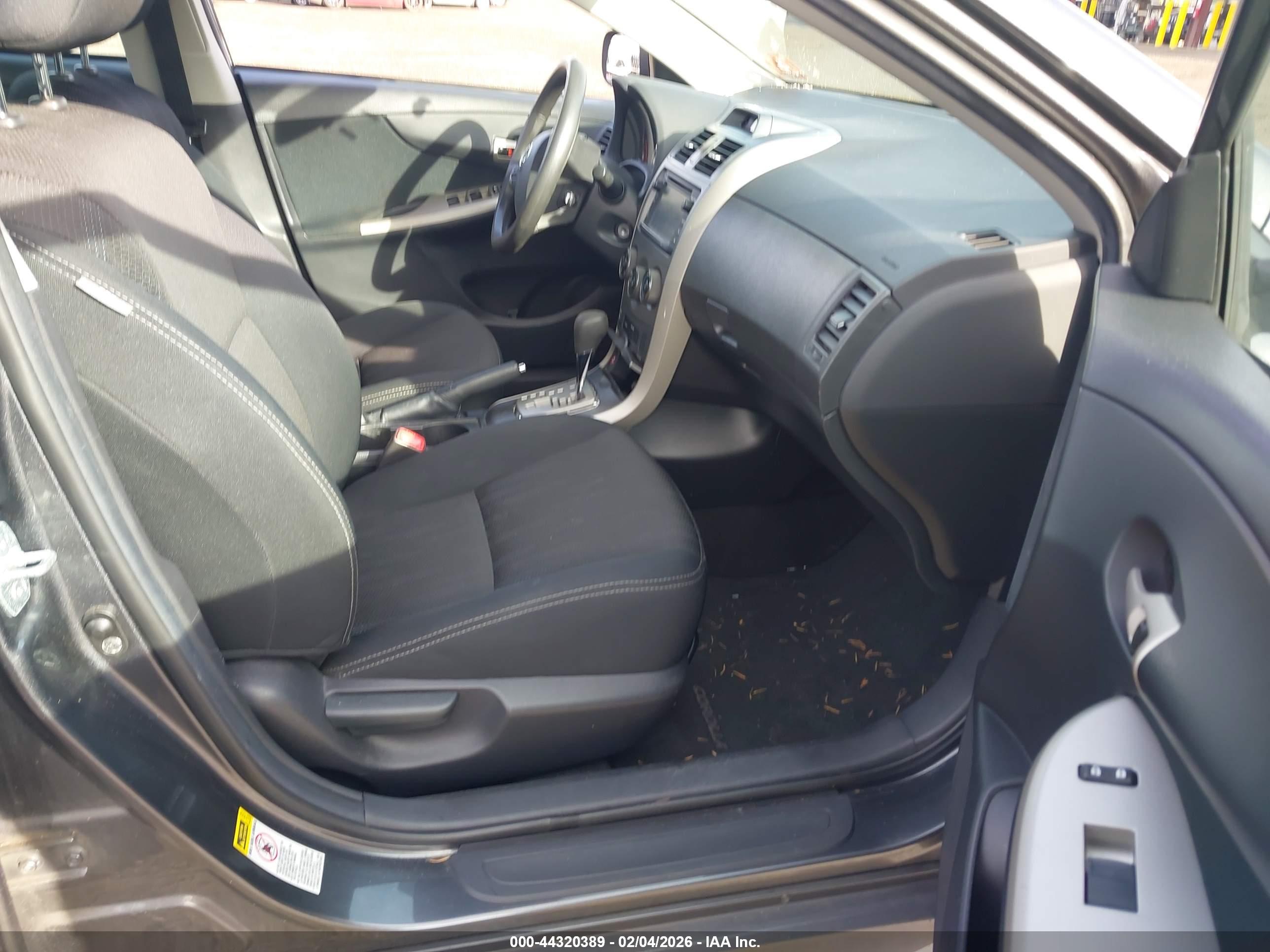 TOYOTA COROLLA image 5