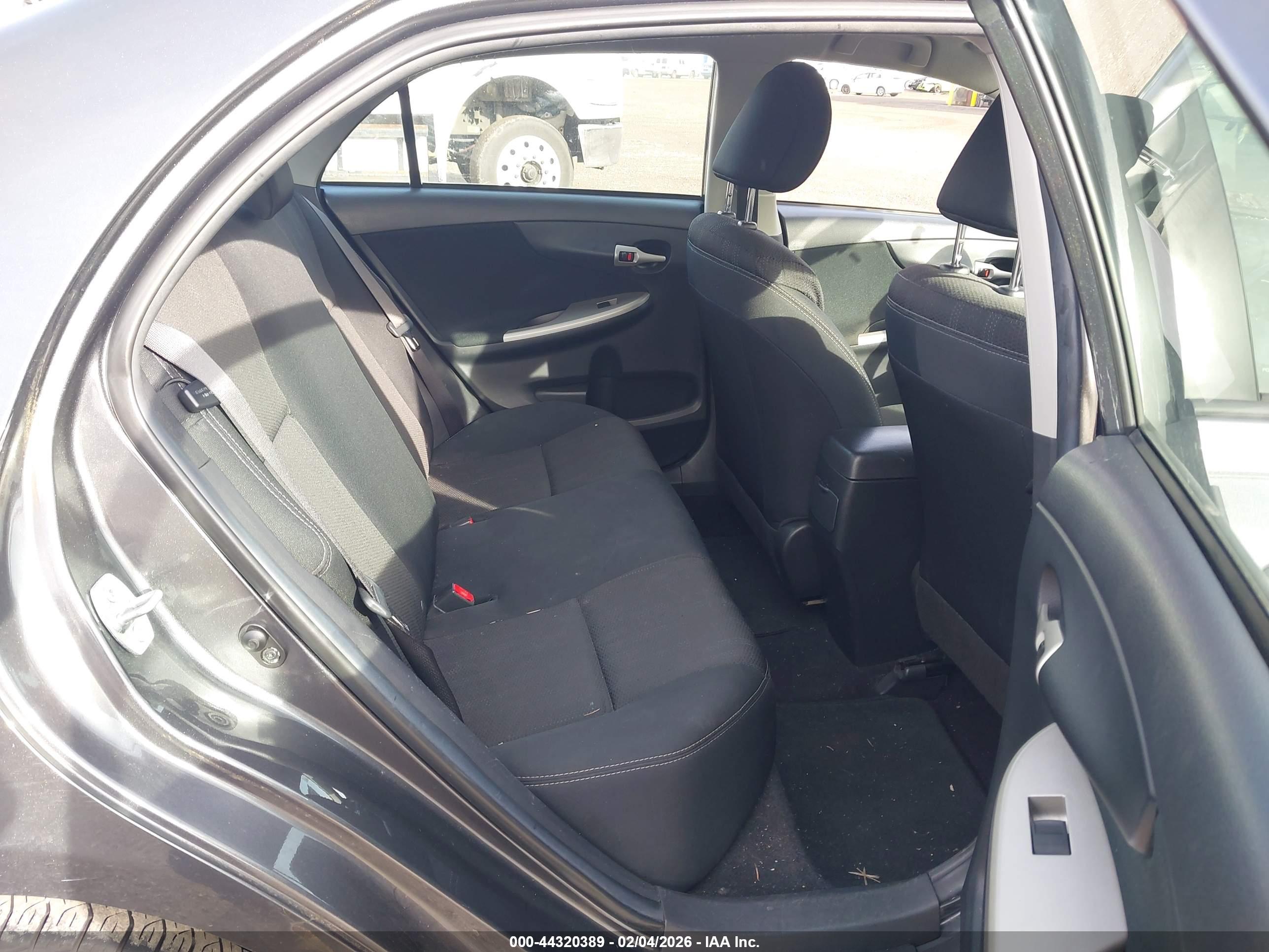 TOYOTA COROLLA image 8