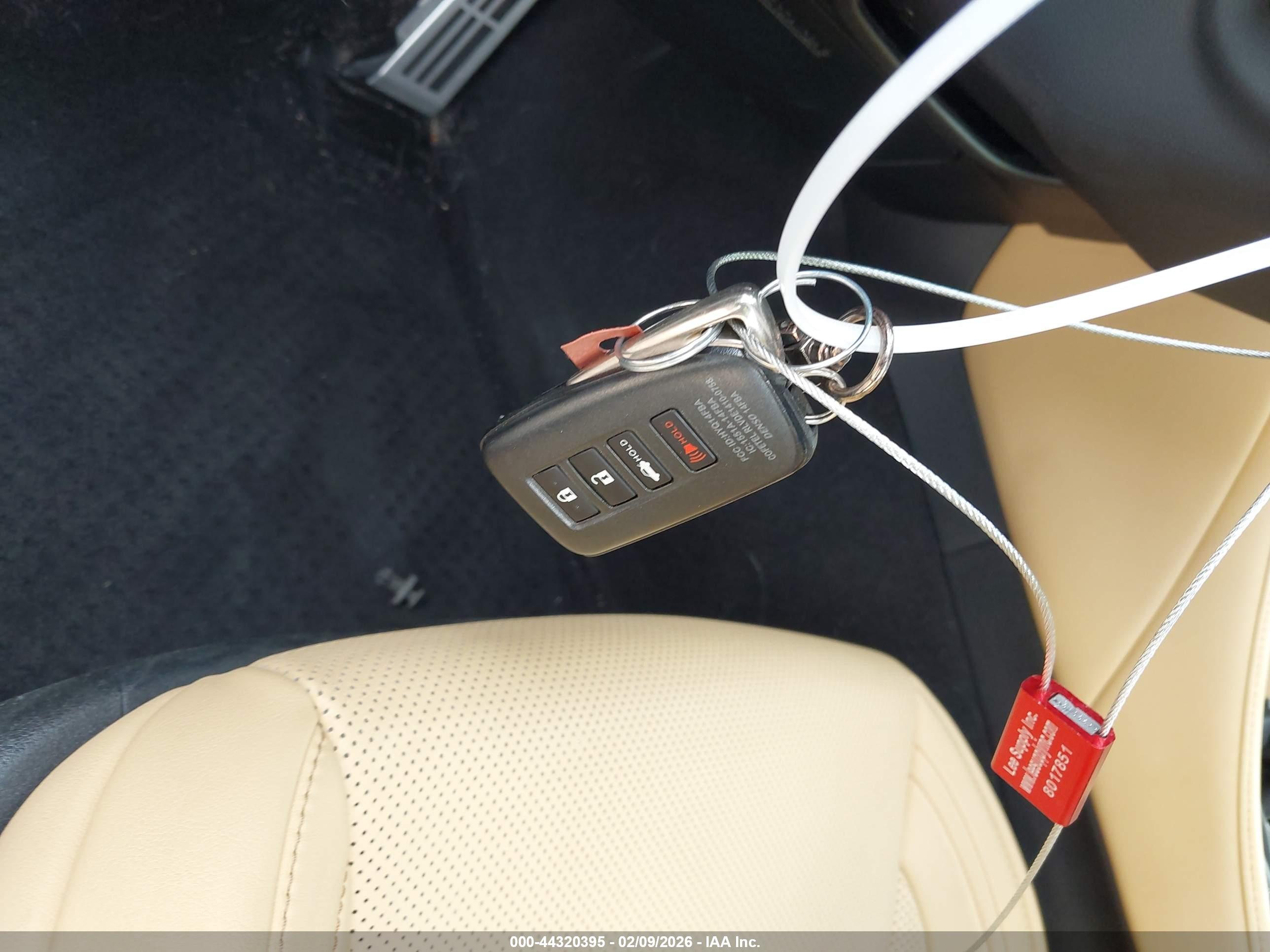 LEXUS RC image 11