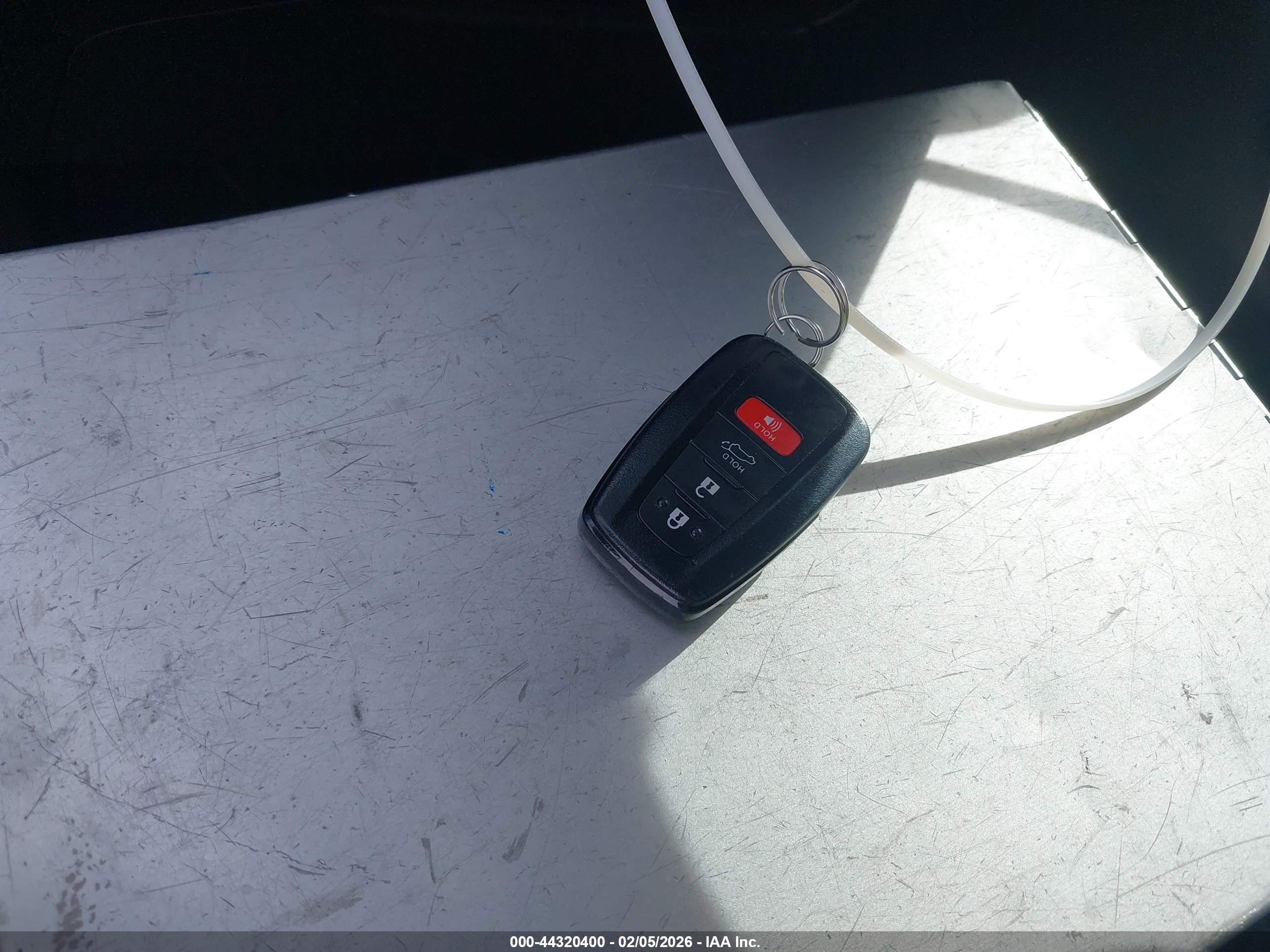 TOYOTA RAV4 image 11