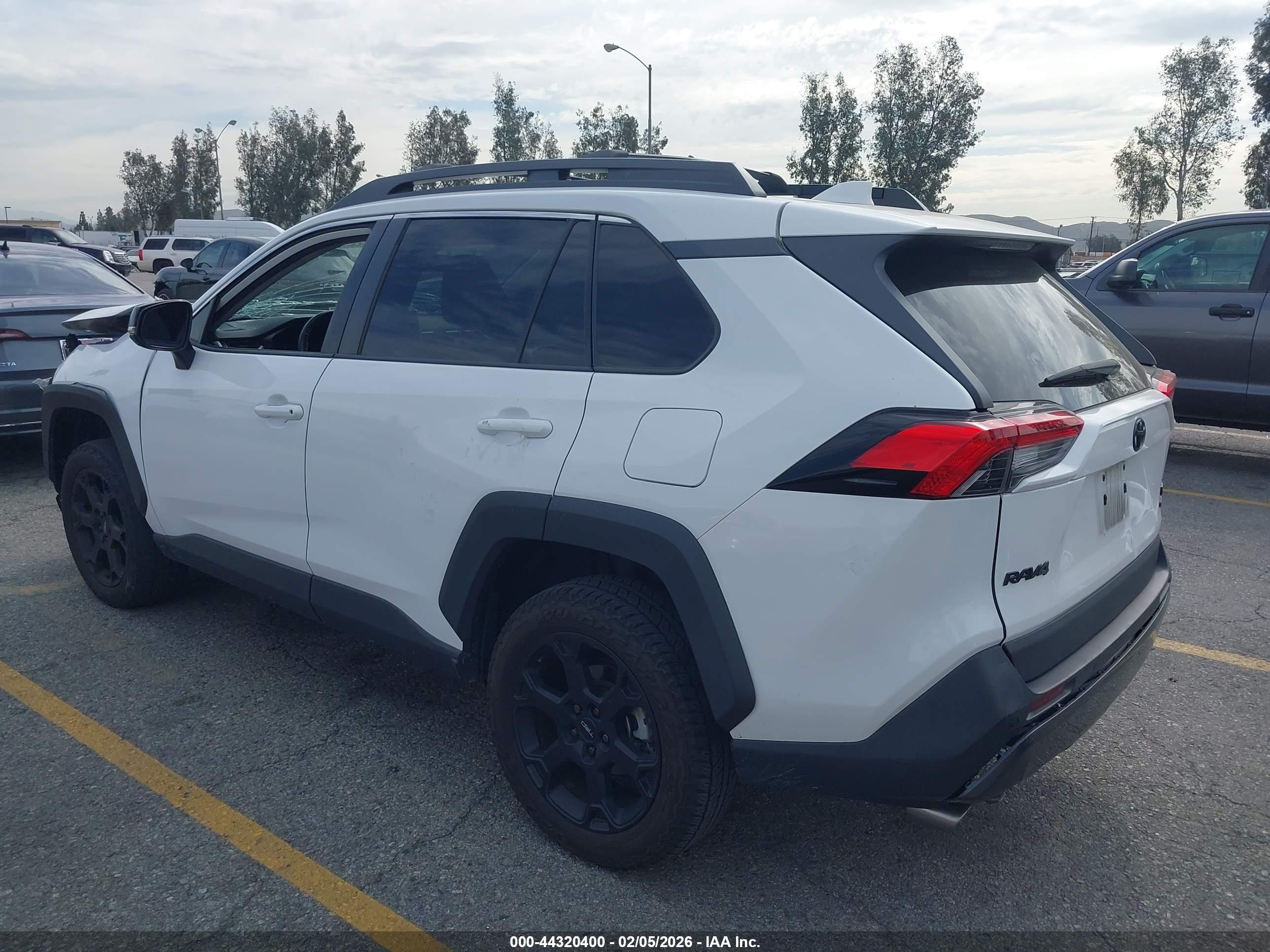 TOYOTA RAV4 image 3